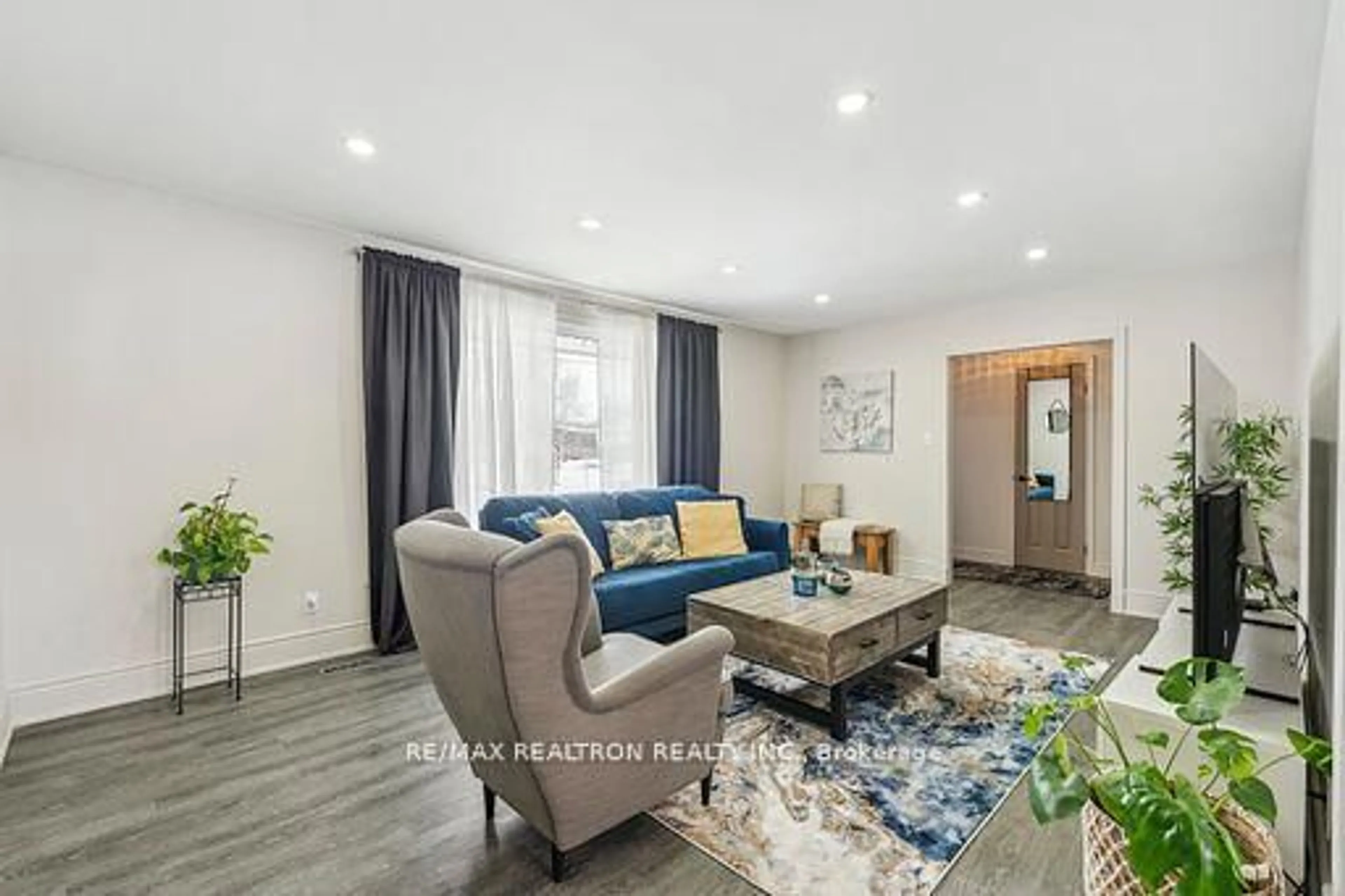 Living room with furniture, unknown for 400 Dayfoot St, New Tecumseth Ontario L0G 1A0