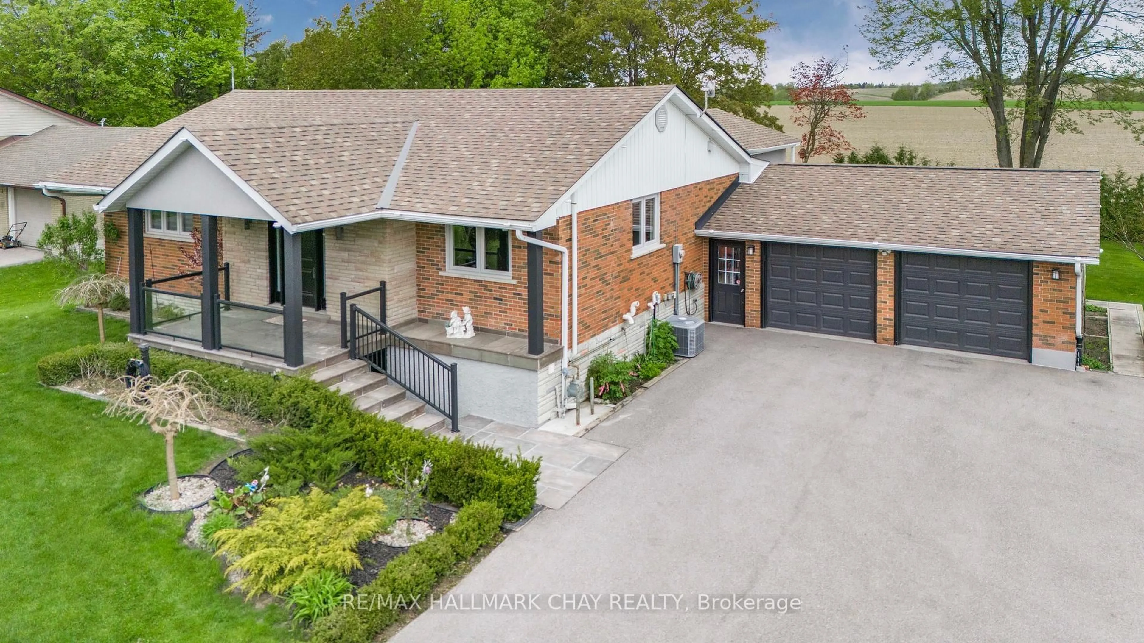 A pic from outside/outdoor area/front of a property/back of a property/a pic from drone, street for 3800 County 88 Rd, Bradford West Gwillimbury Ontario L3Z 2A4