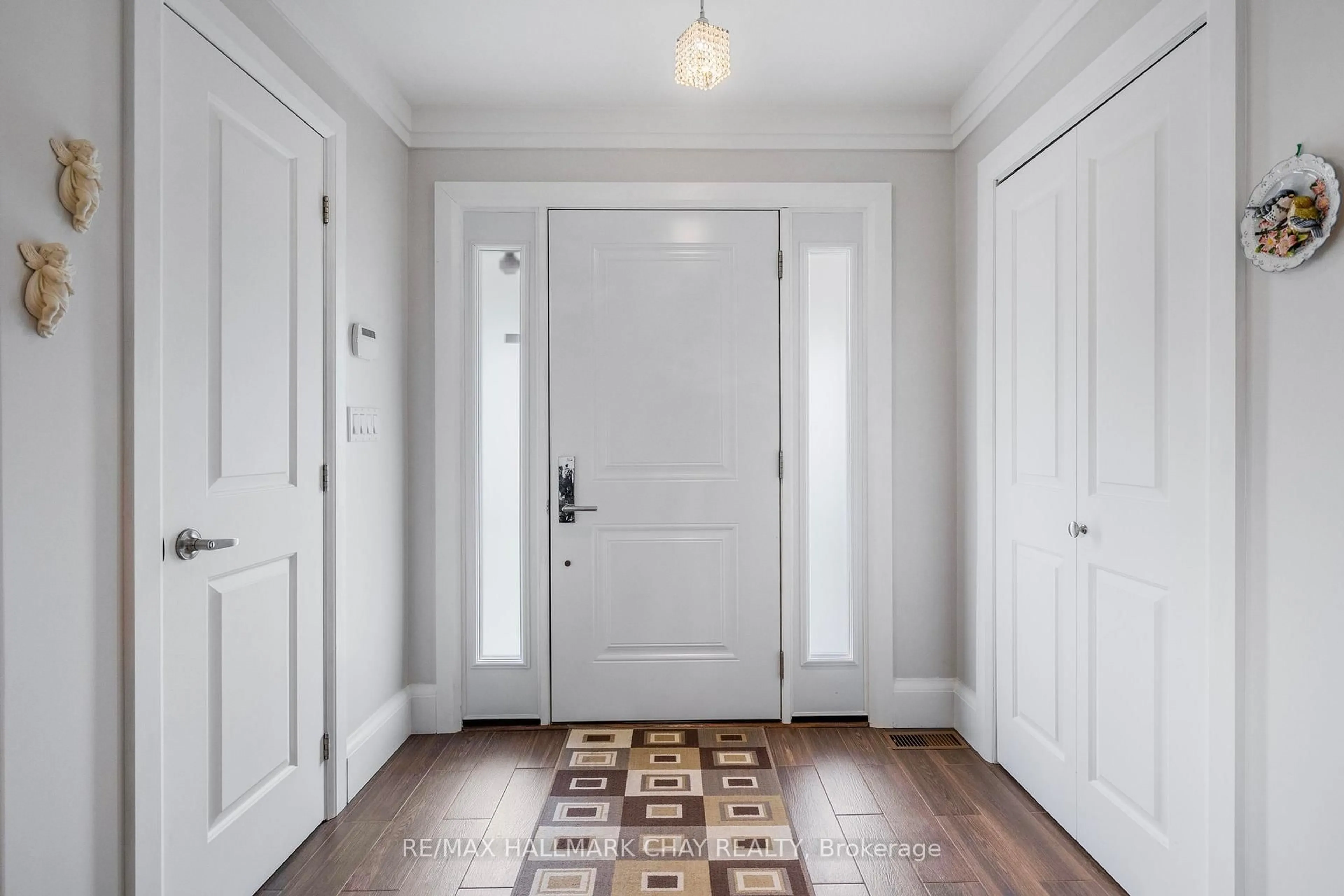 Indoor entryway for 3800 County 88 Rd, Bradford West Gwillimbury Ontario L3Z 2A4