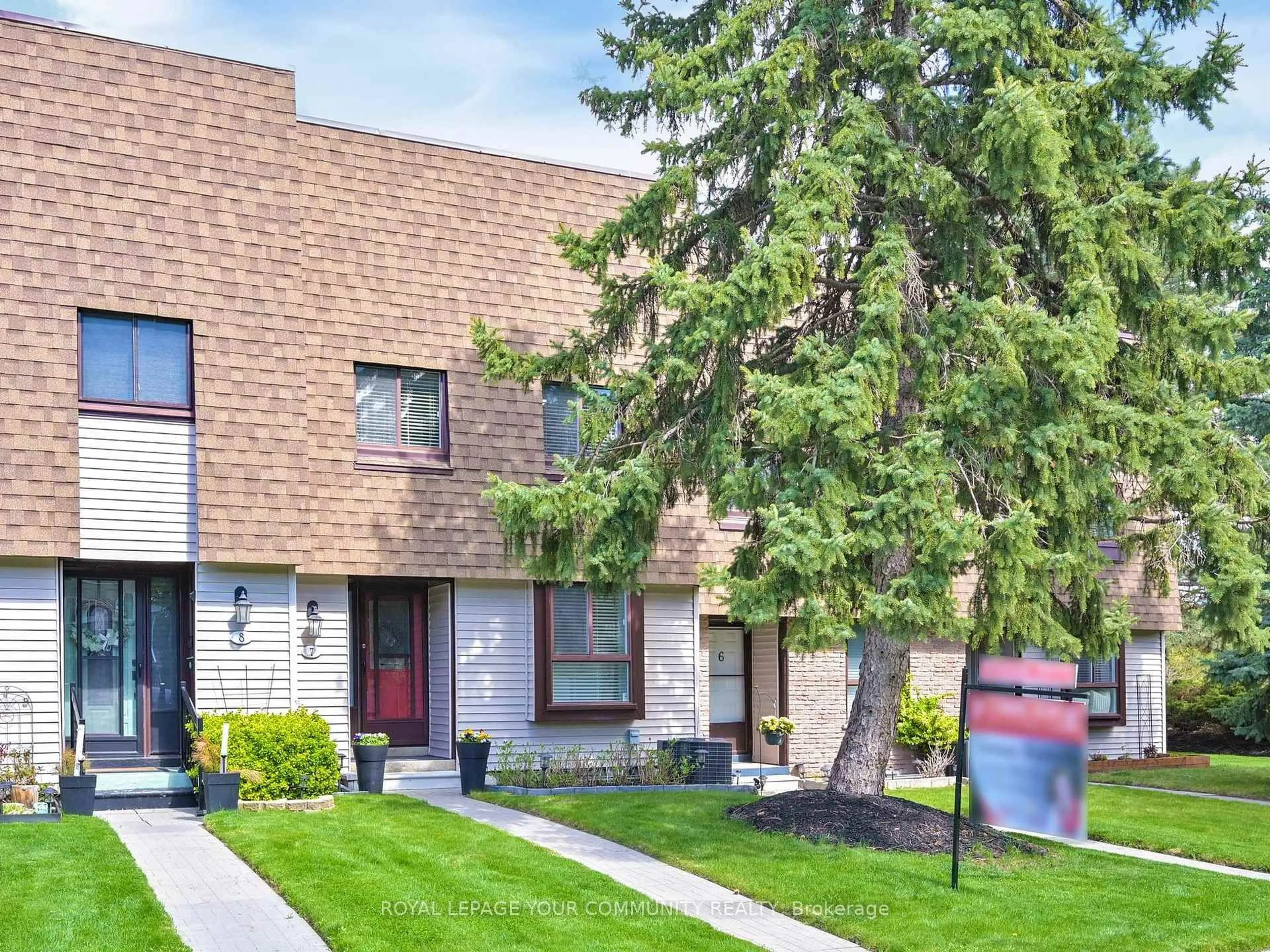 Home with brick exterior material, street for 189 Springhead Gdns #7, Richmond Hill Ontario L4C 5C7