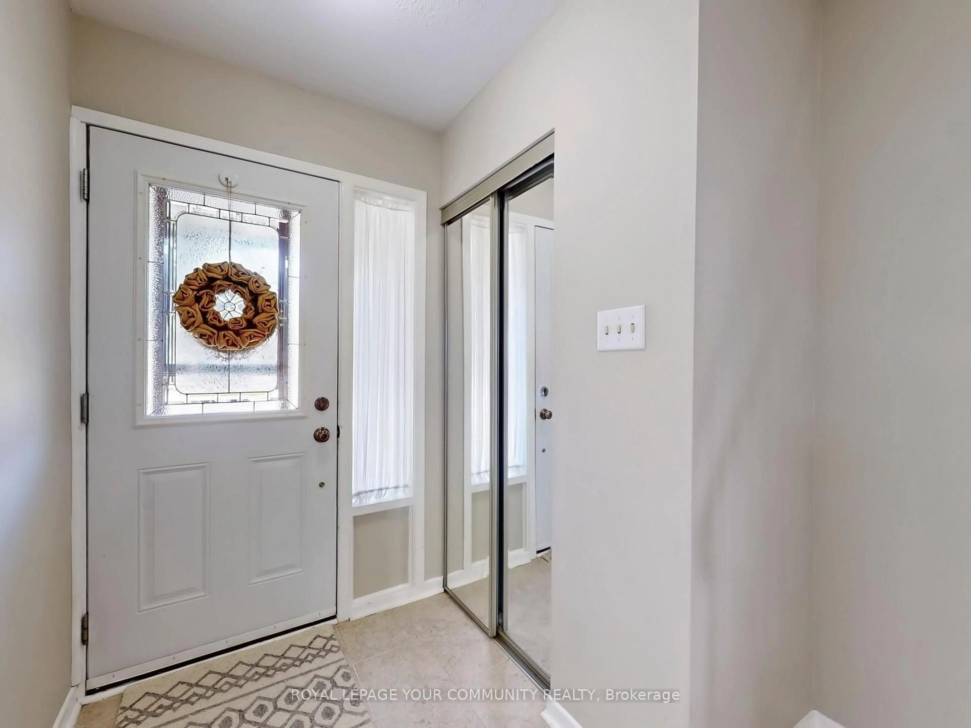 Indoor entryway for 189 Springhead Gdns #7, Richmond Hill Ontario L4C 5C7