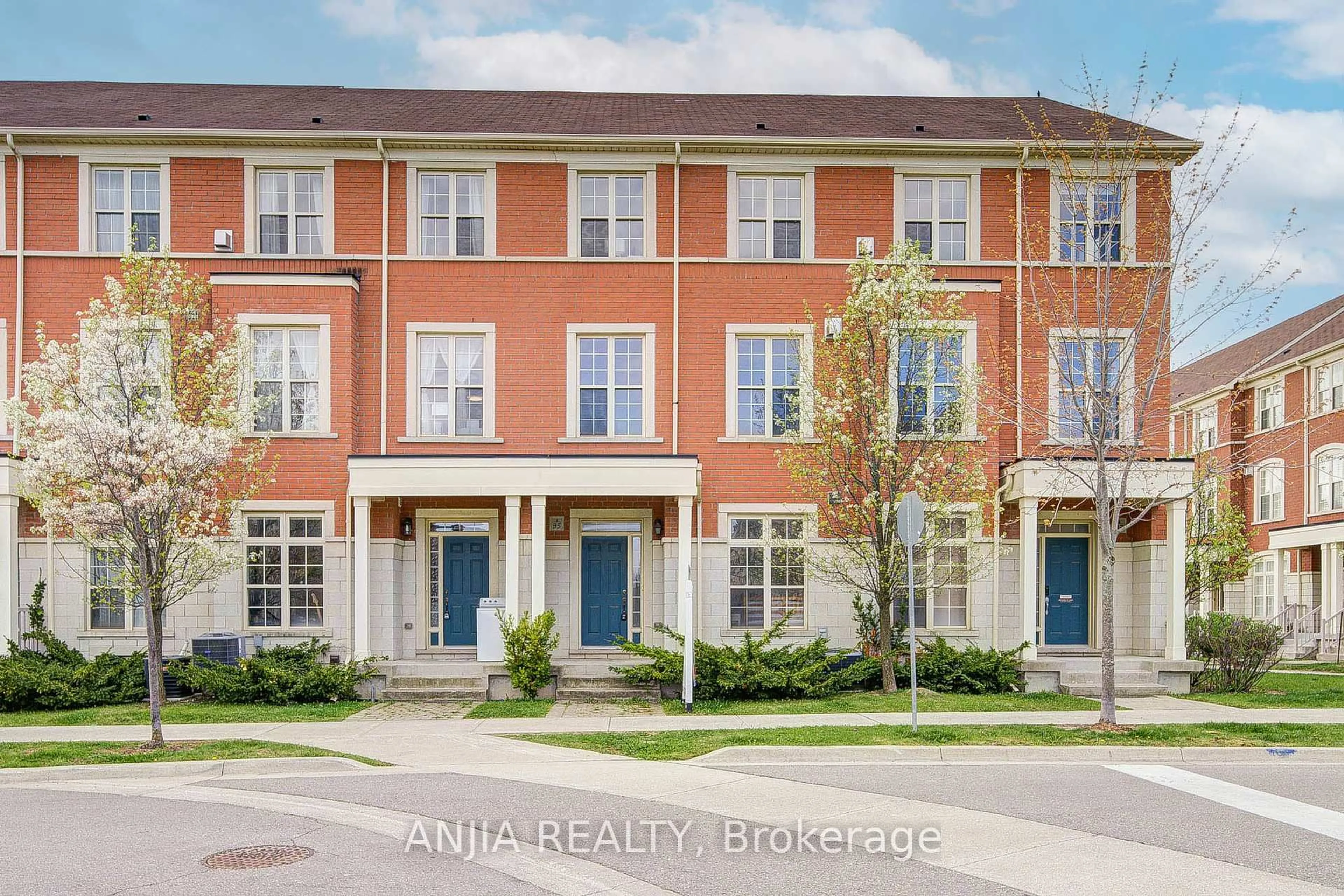 A pic from outside/outdoor area/front of a property/back of a property/a pic from drone, street for 95 Anthony Roman Ave, Markham Ontario L6C 0P2