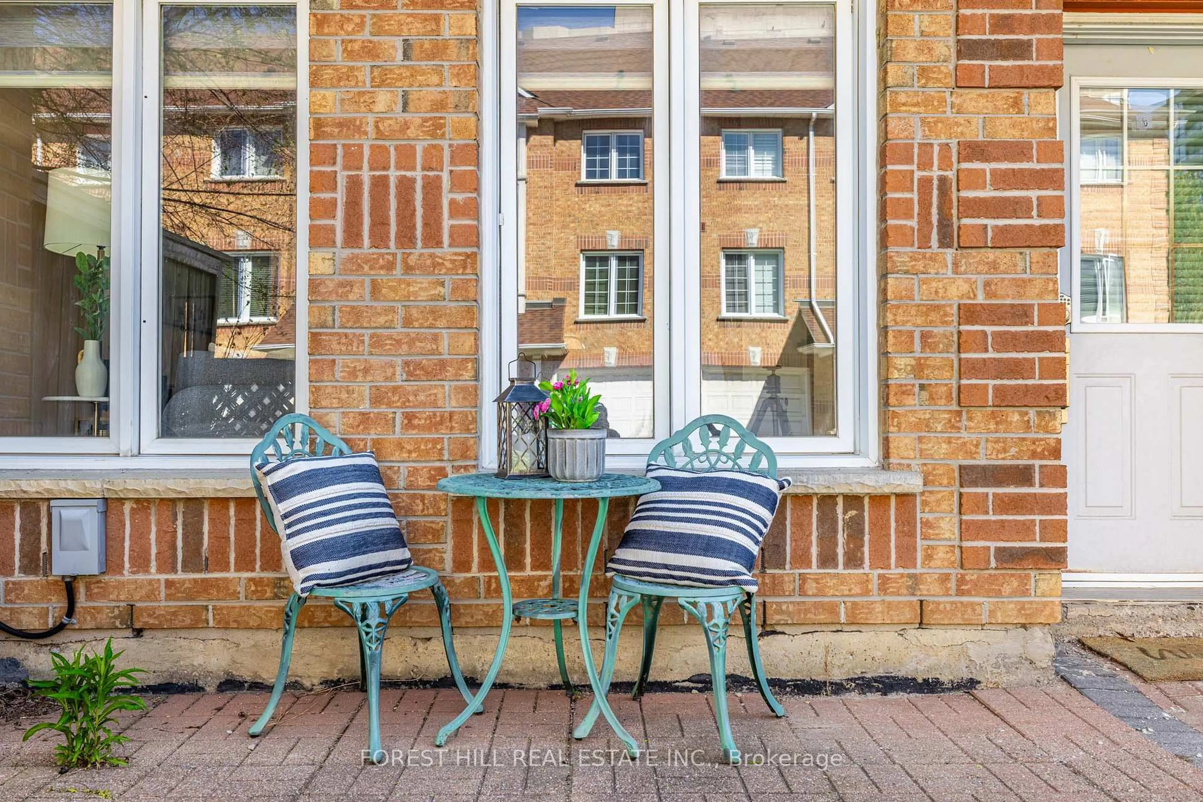 Patio, street for 151 Townsgate Dr #95, Vaughan Ontario L4J 8J7