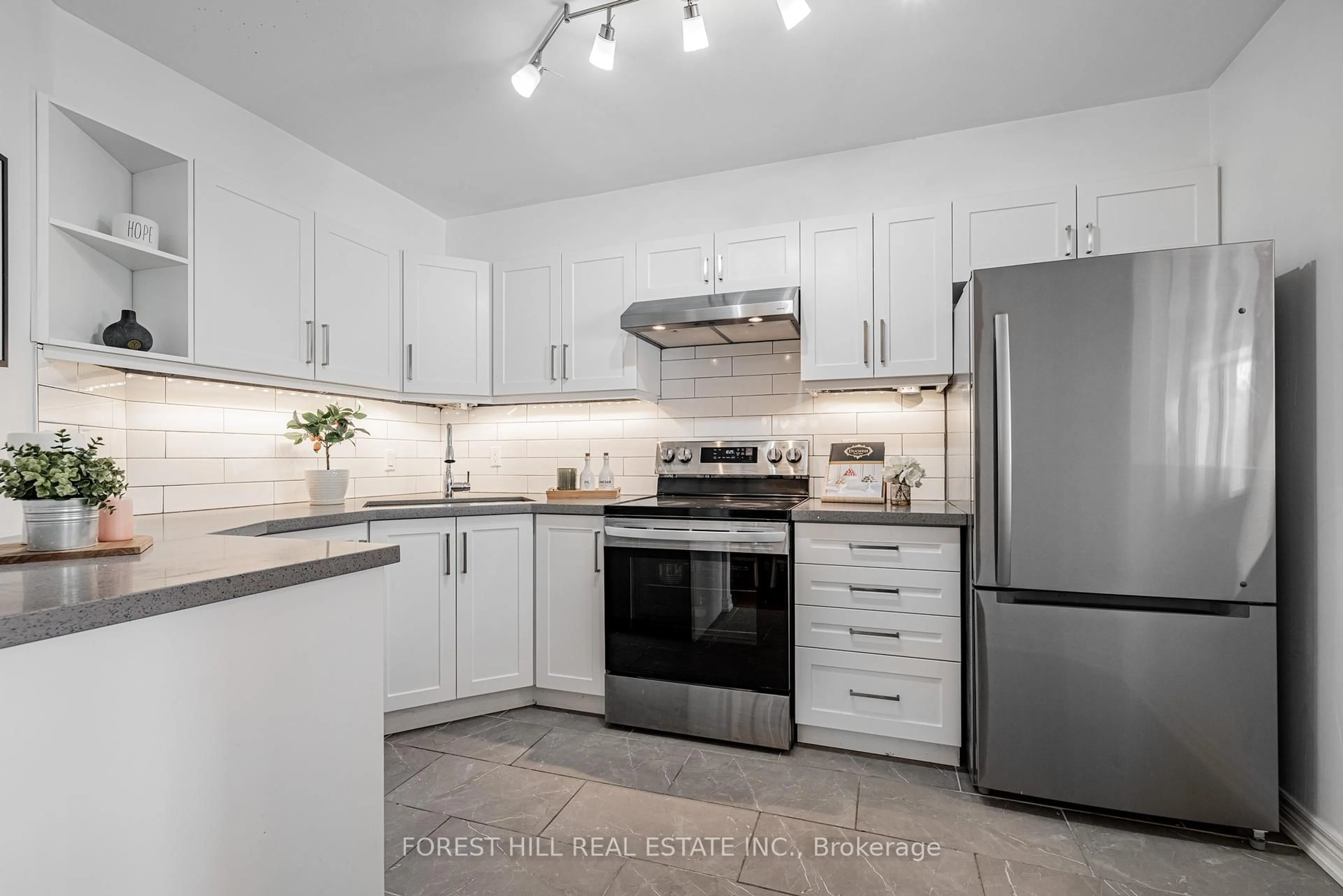 Standard kitchen, unknown for 151 Townsgate Dr #95, Vaughan Ontario L4J 8J7