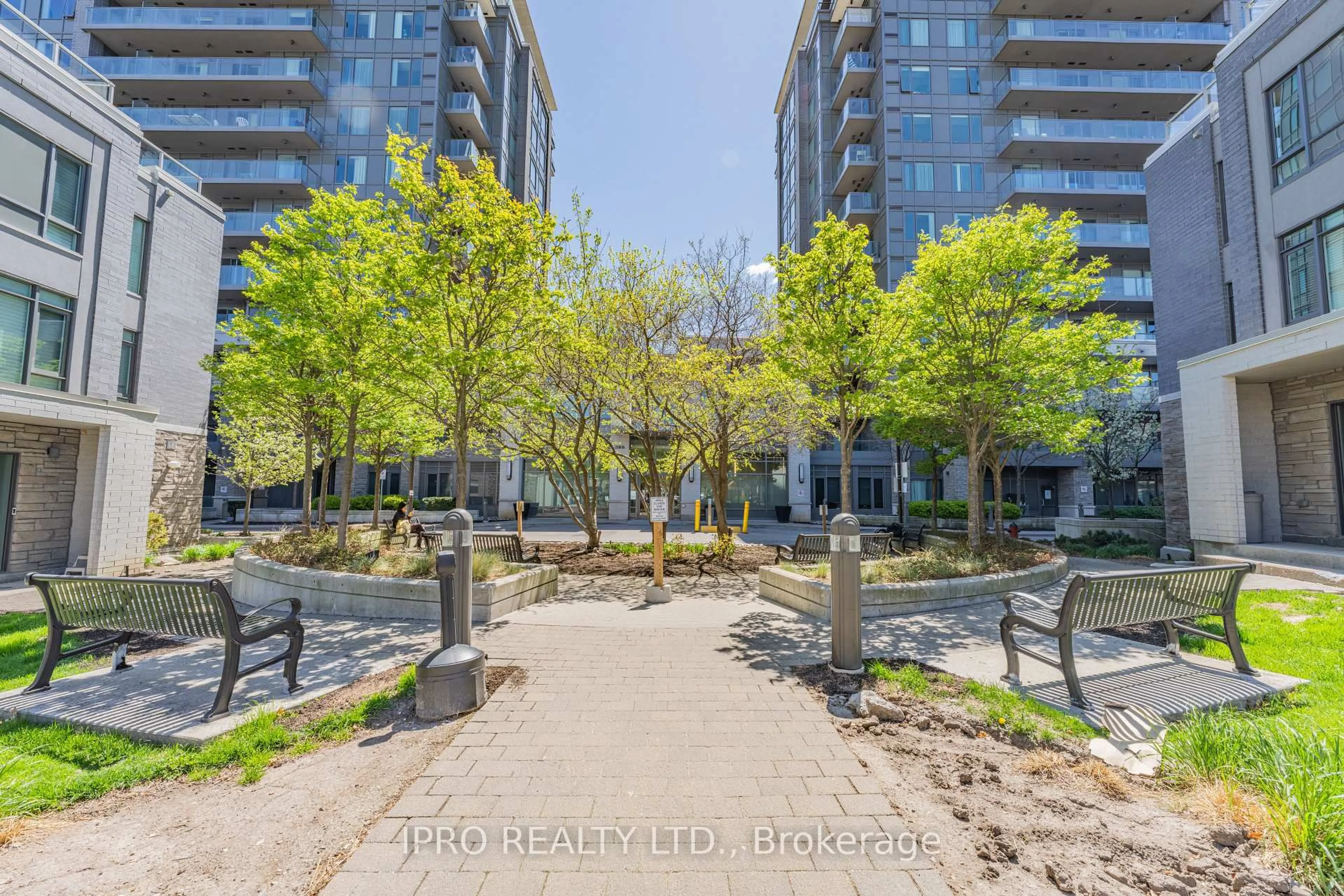 Patio, street for 277 South Park Rd #609, Markham Ontario L3T 0B7
