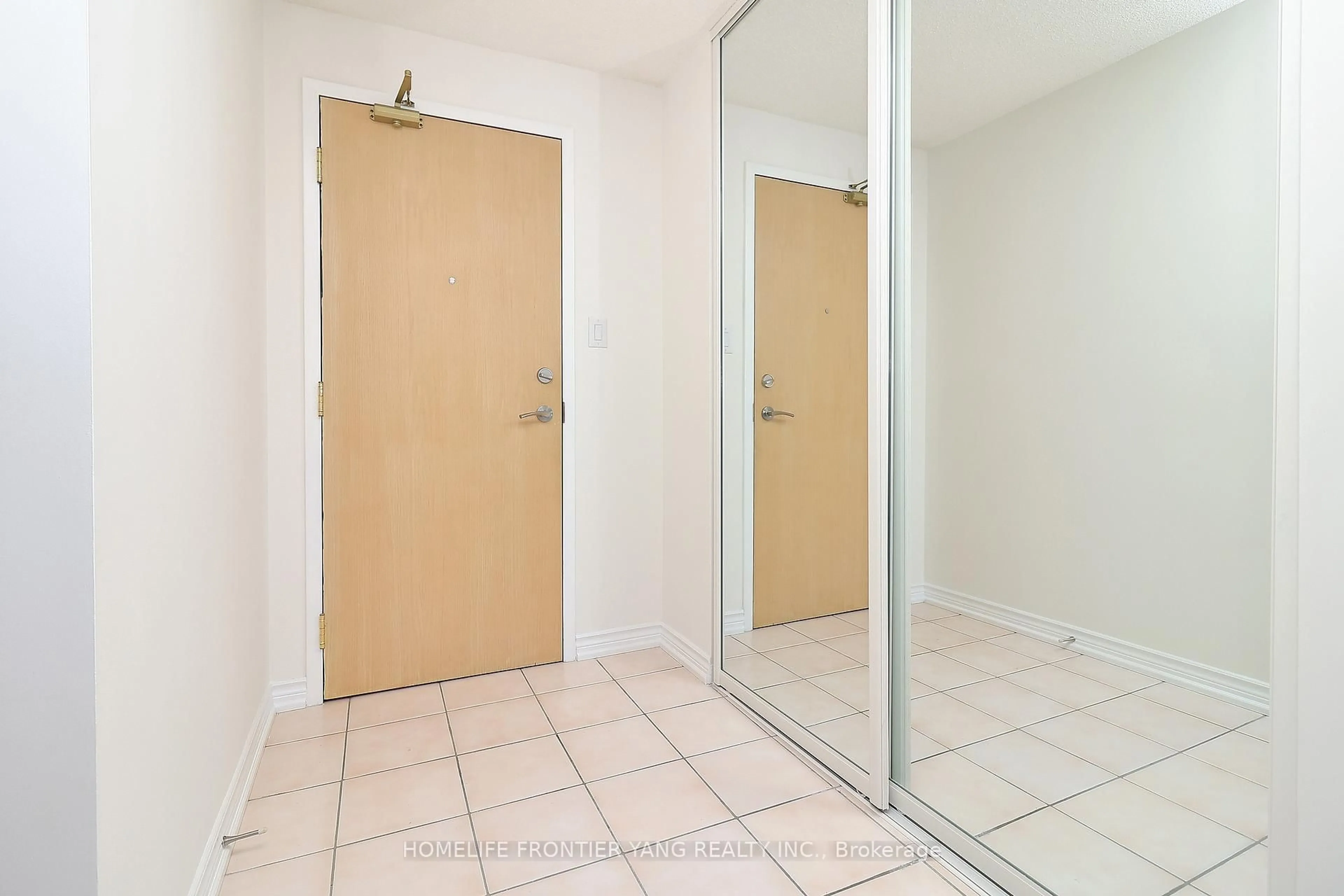 Unknown for 11 Townsgate Dr #303, Vaughan Ontario L4J 8G4