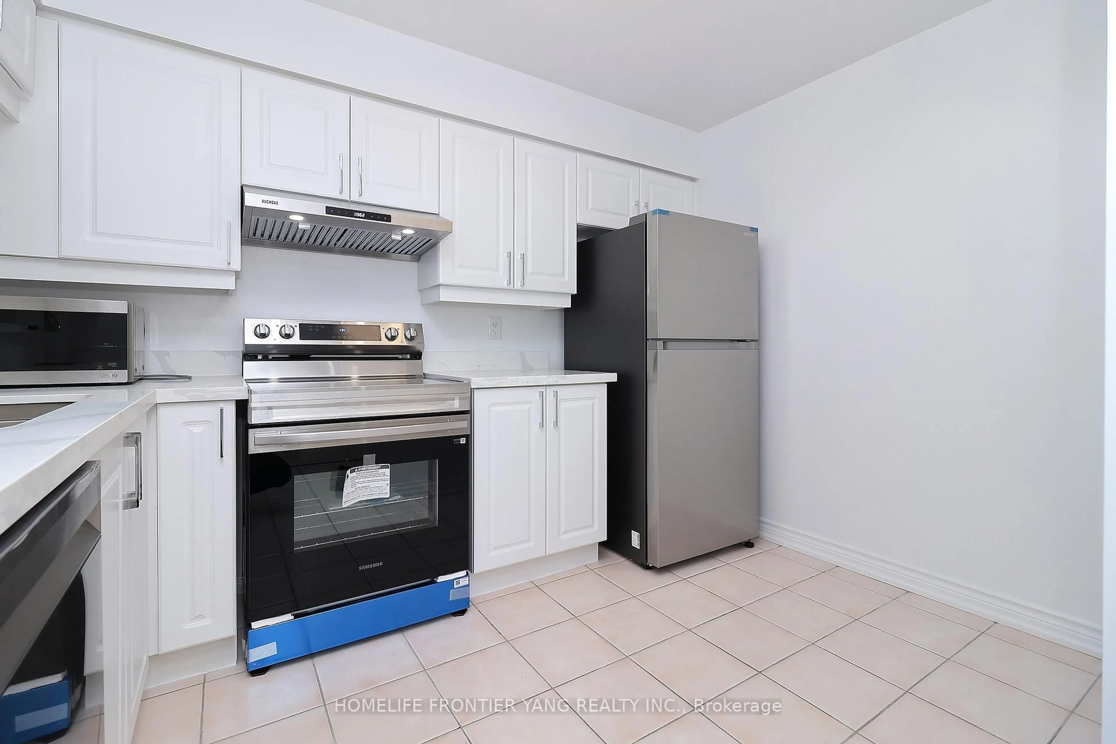 Standard kitchen, unknown for 11 Townsgate Dr #303, Vaughan Ontario L4J 8G4