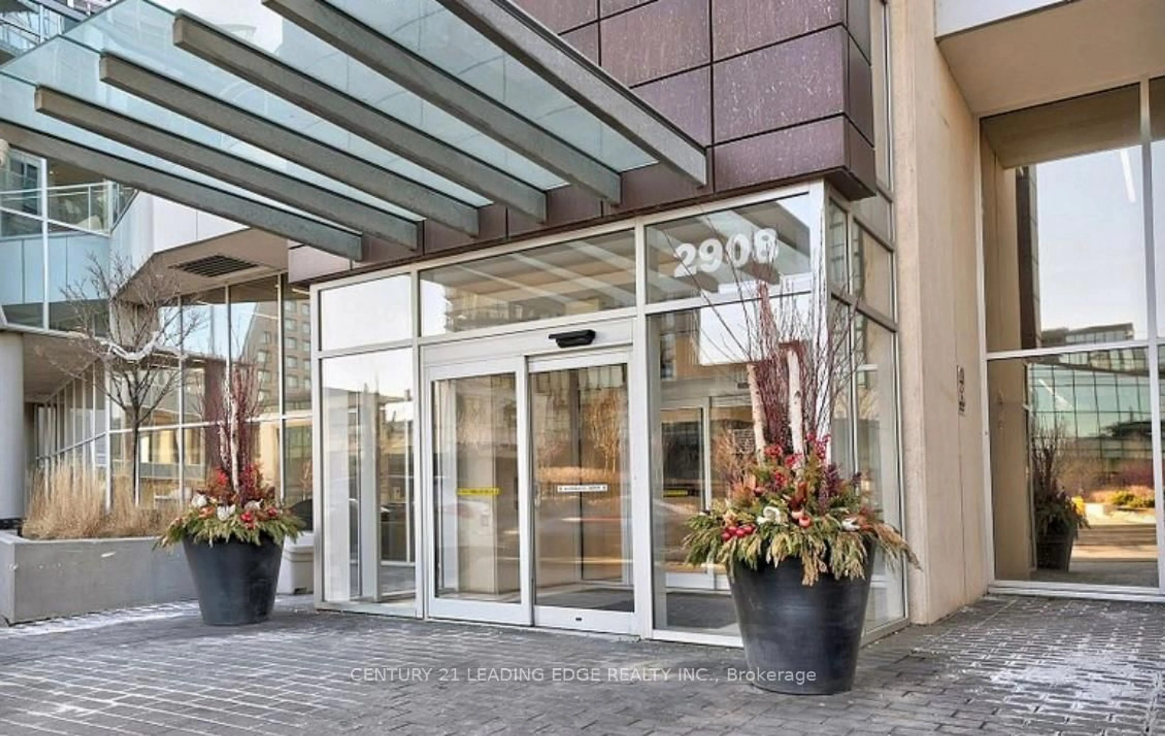 Indoor foyer for 2908 Hwy 7 N/A #1207, Vaughan Ontario L4K 0K5