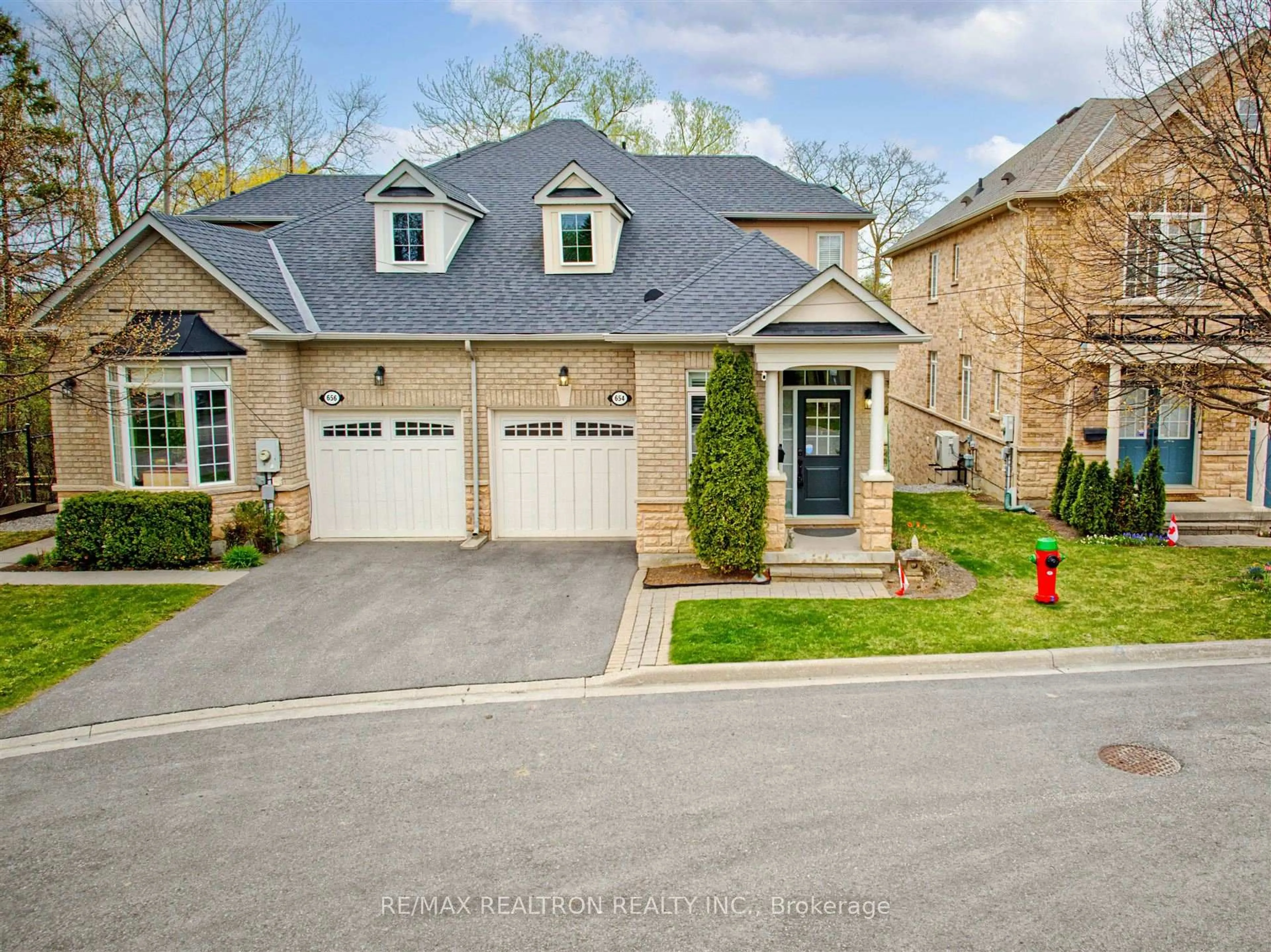 Home with brick exterior material, street for 654 Tapestry Lane, Newmarket Ontario L3X 3C8