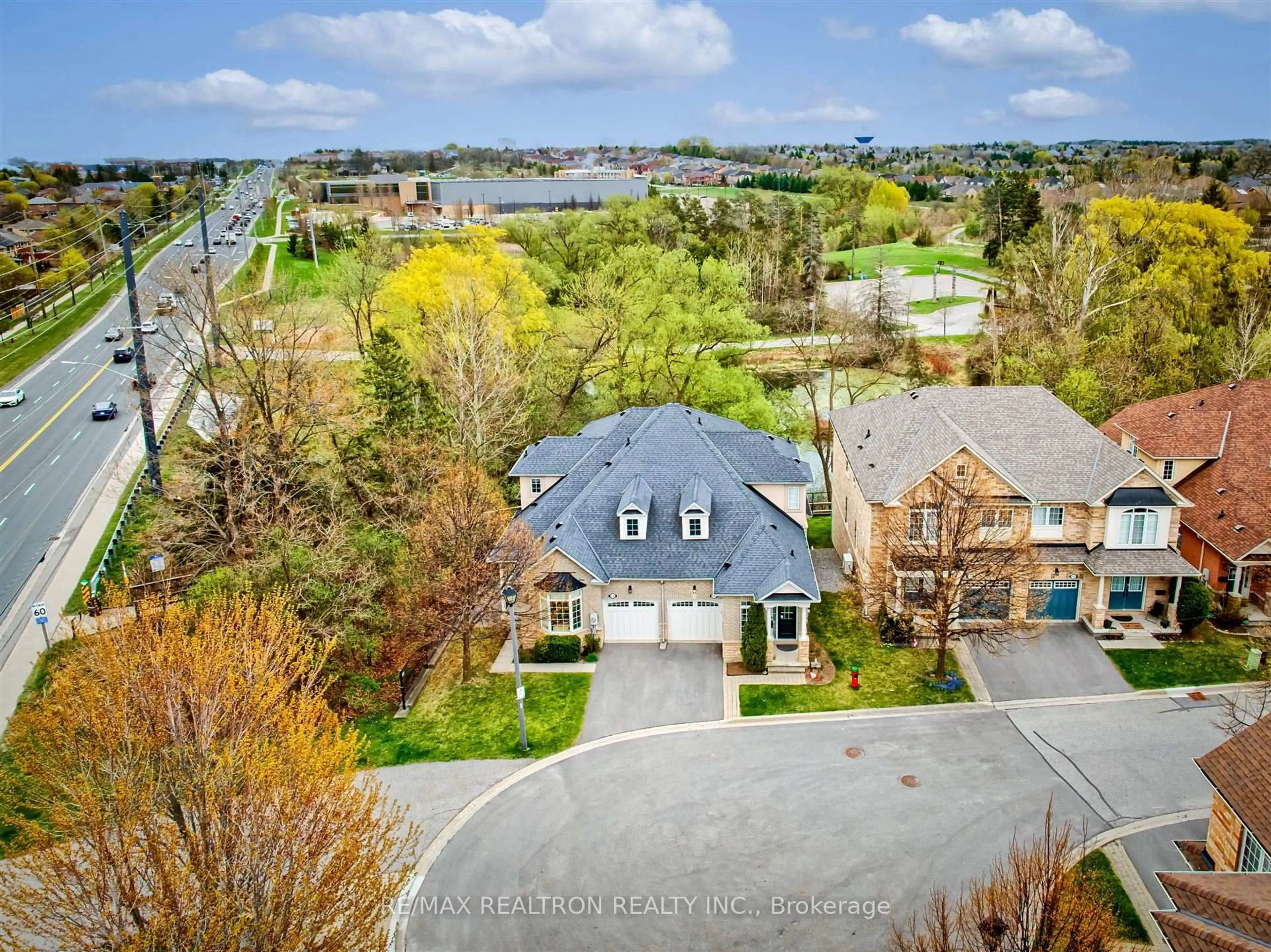 A pic from outside/outdoor area/front of a property/back of a property/a pic from drone, water/lake/river/ocean view for 654 Tapestry Lane, Newmarket Ontario L3X 3C8