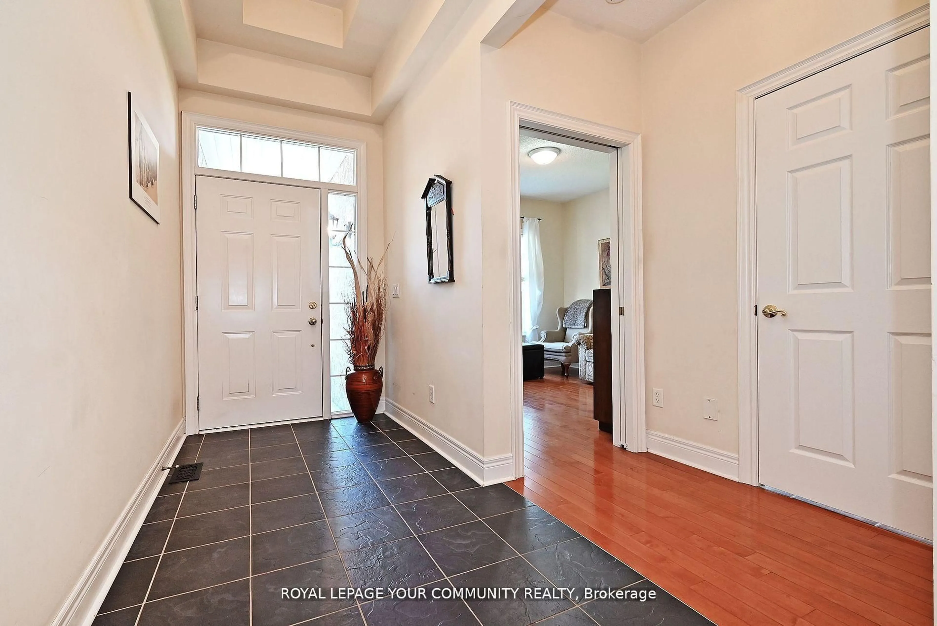 Indoor entryway for 84 Long Stan, Whitchurch-Stouffville Ontario L4A 1P5