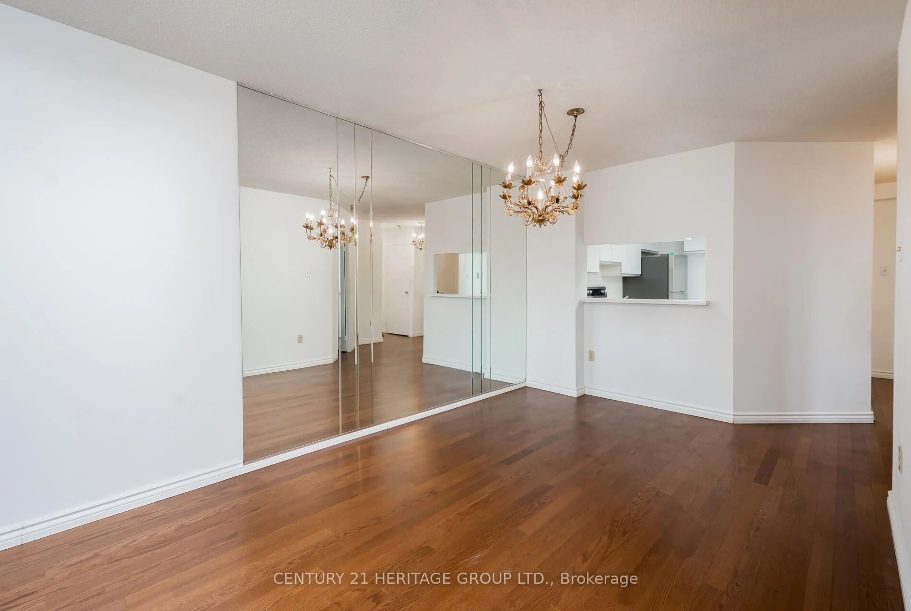 Unknown for 7420 Bathurst St #306, Vaughan Ontario L4J 6X4