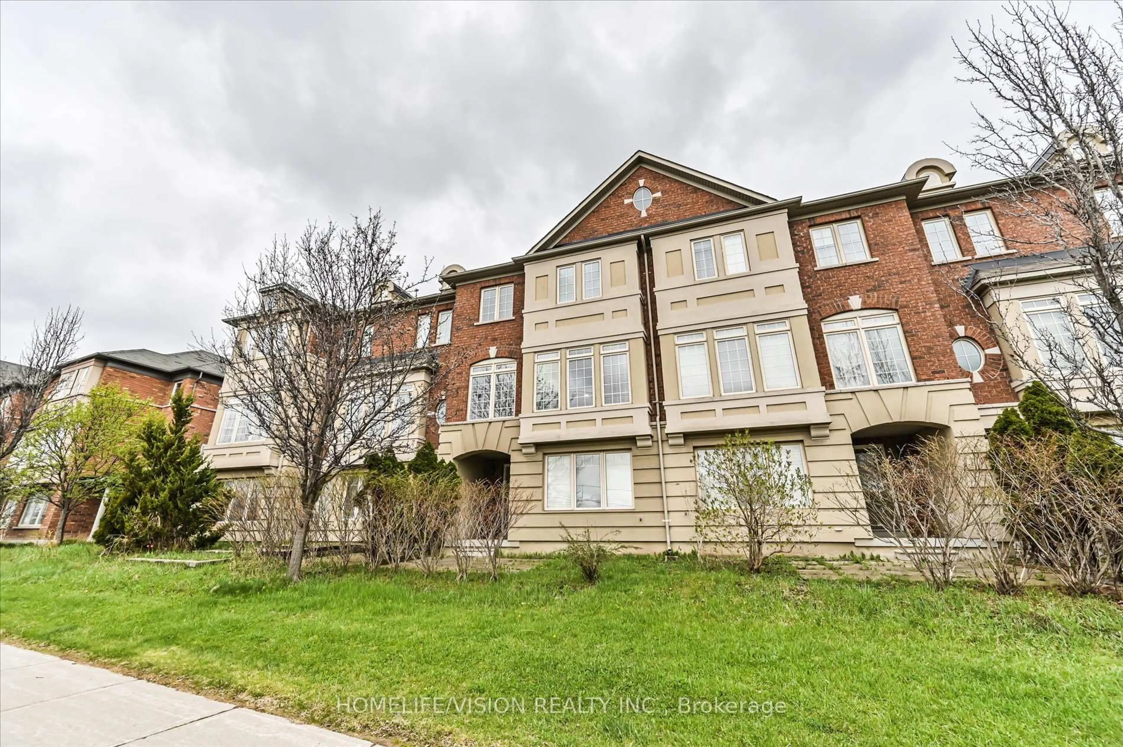 A pic from outside/outdoor area/front of a property/back of a property/a pic from drone, unknown for 151 Zokol Dr, Aurora Ontario L4G 0C4