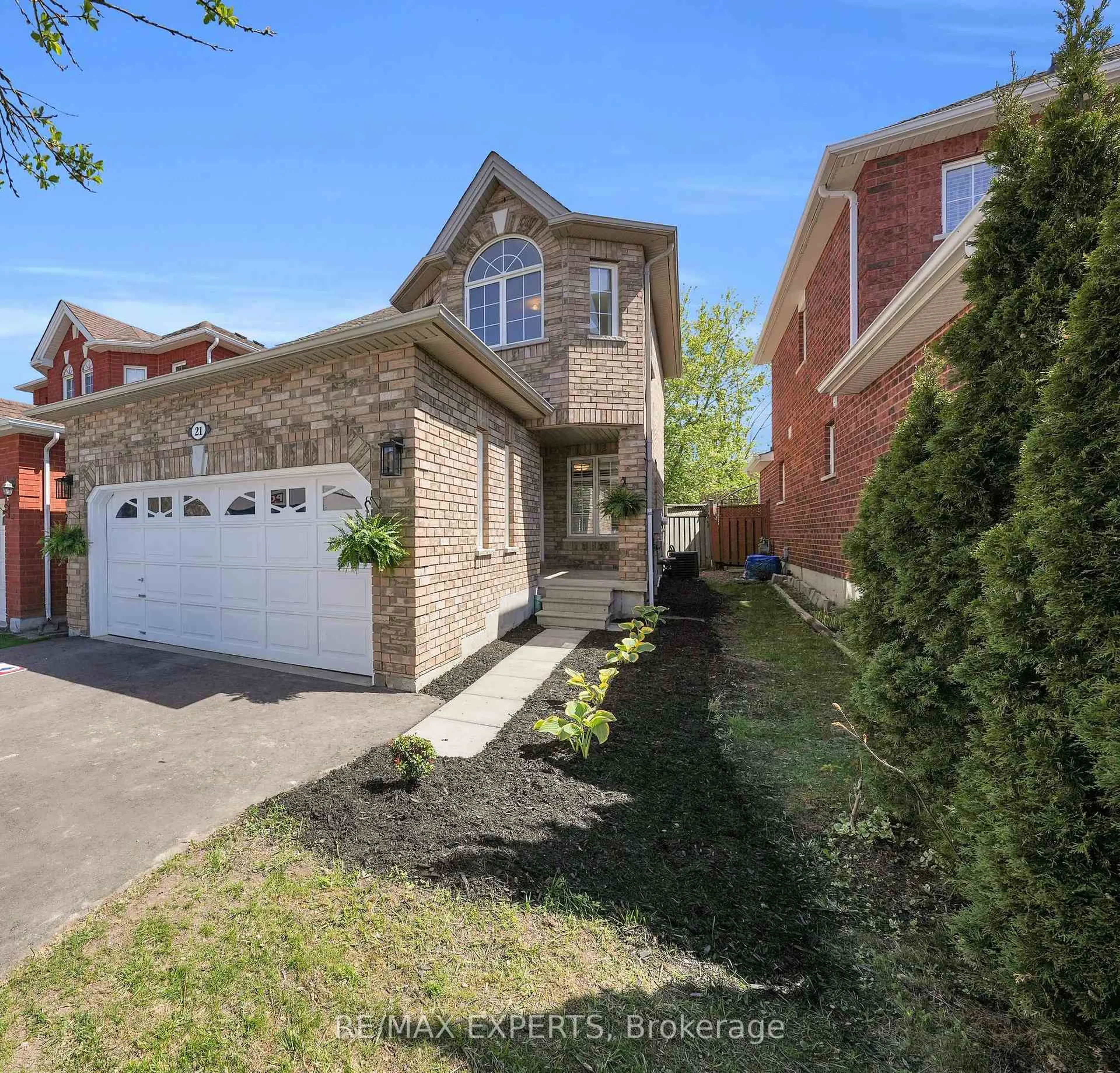 Home with brick exterior material, street for 21 Preston Ave, New Tecumseth Ontario L9R 1Y6