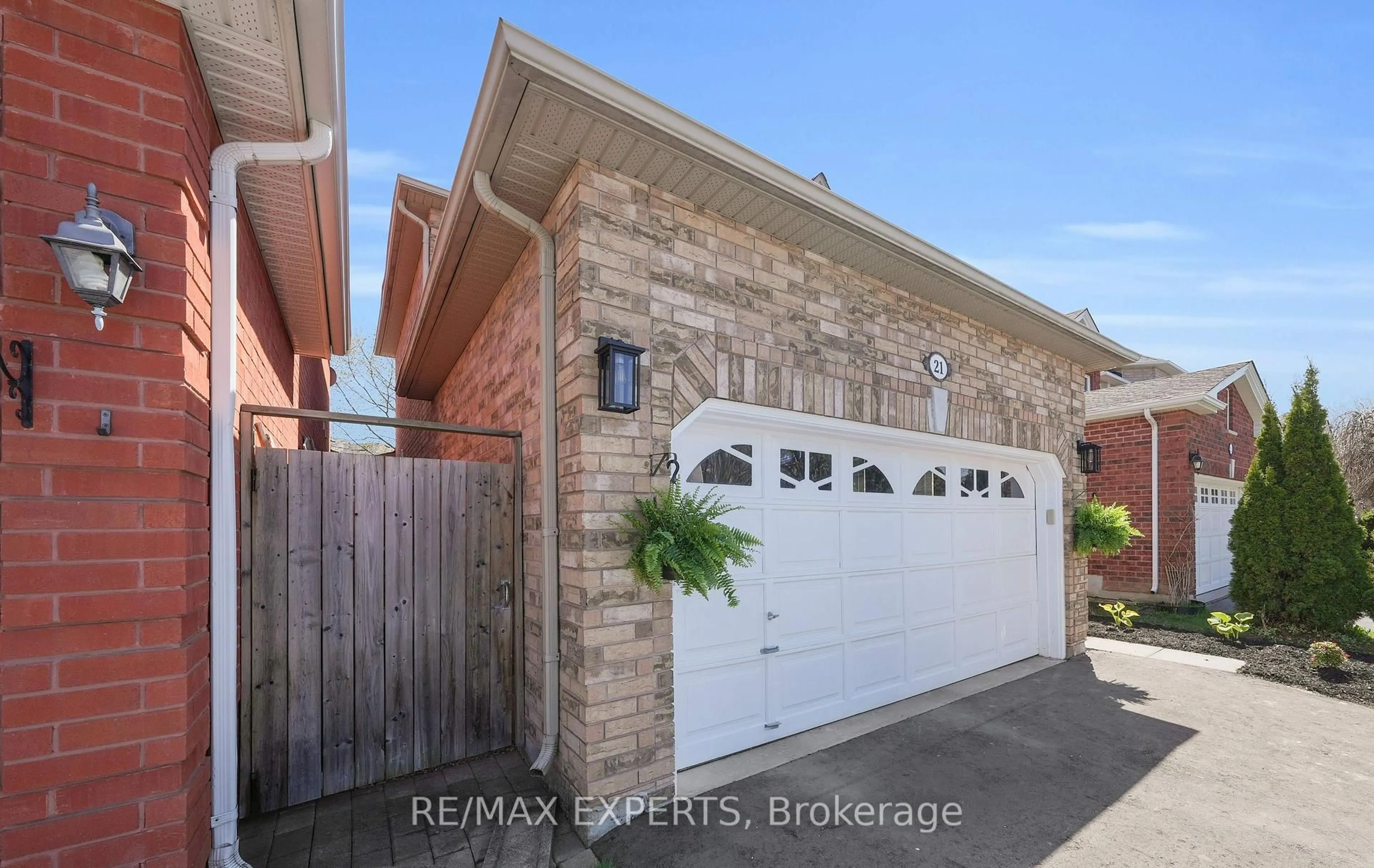 Home with brick exterior material, street for 21 Preston Ave, New Tecumseth Ontario L9R 1Y6