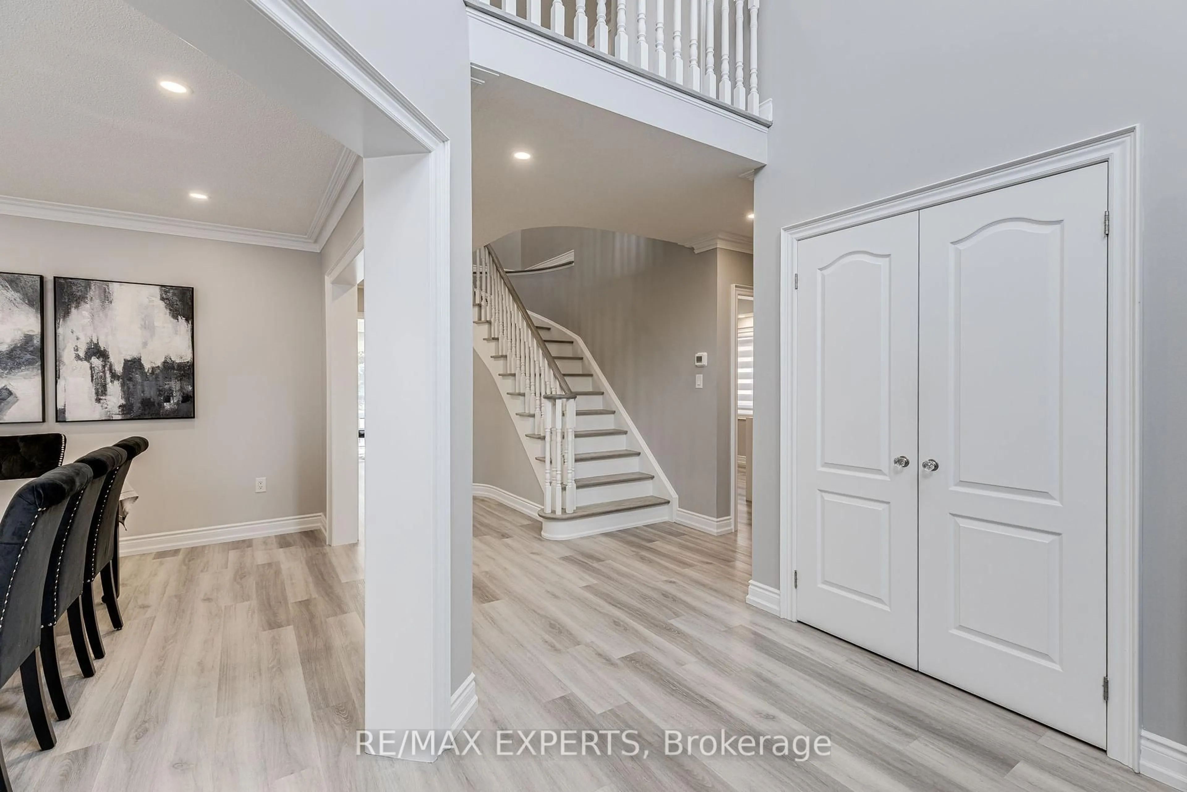 Indoor entryway for 95 Princeton Gate, Vaughan Ontario L6A 2S7