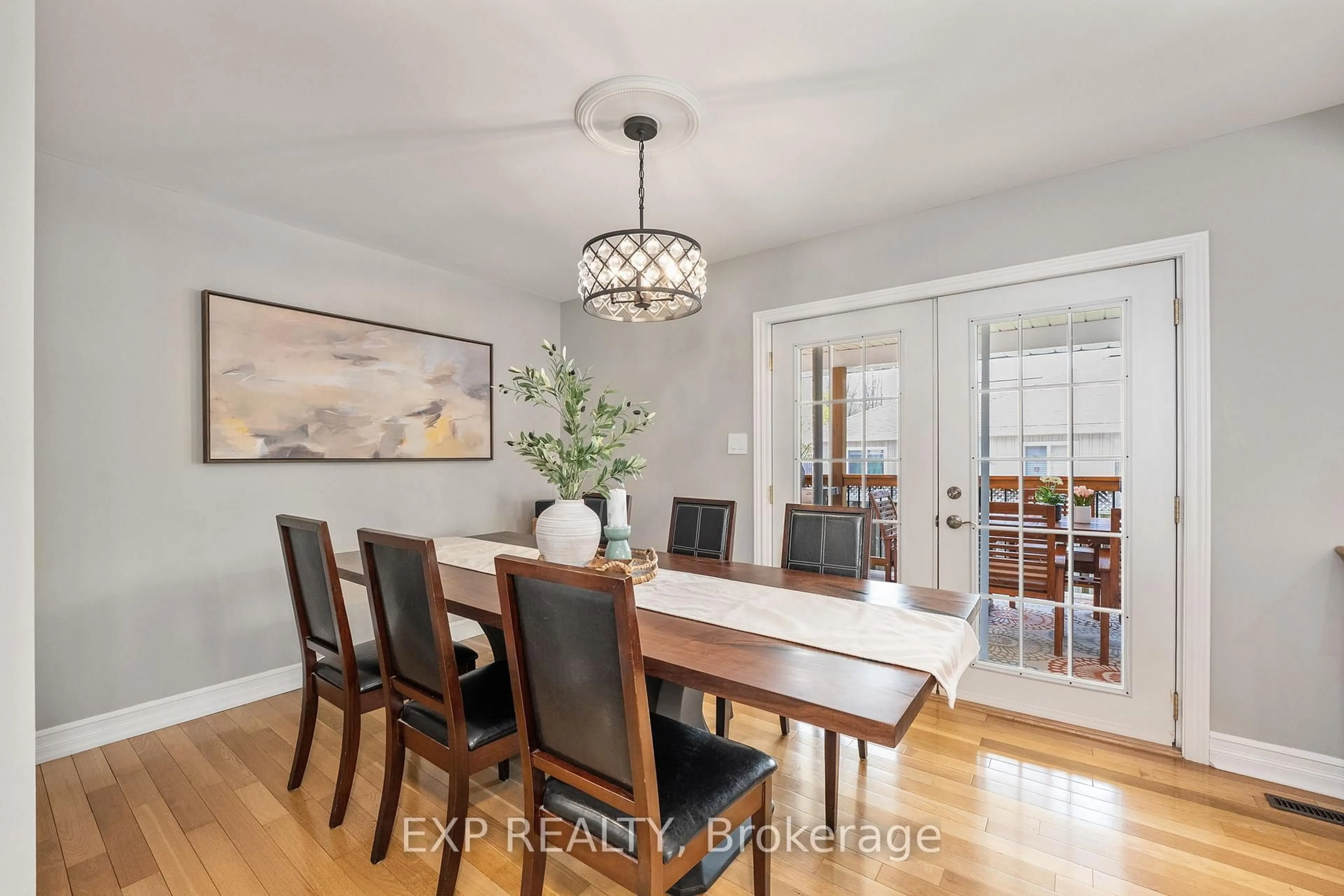 Dining room, wood/laminate floor for 19302 Holland Landing Rd, East Gwillimbury Ontario L9N 1M8