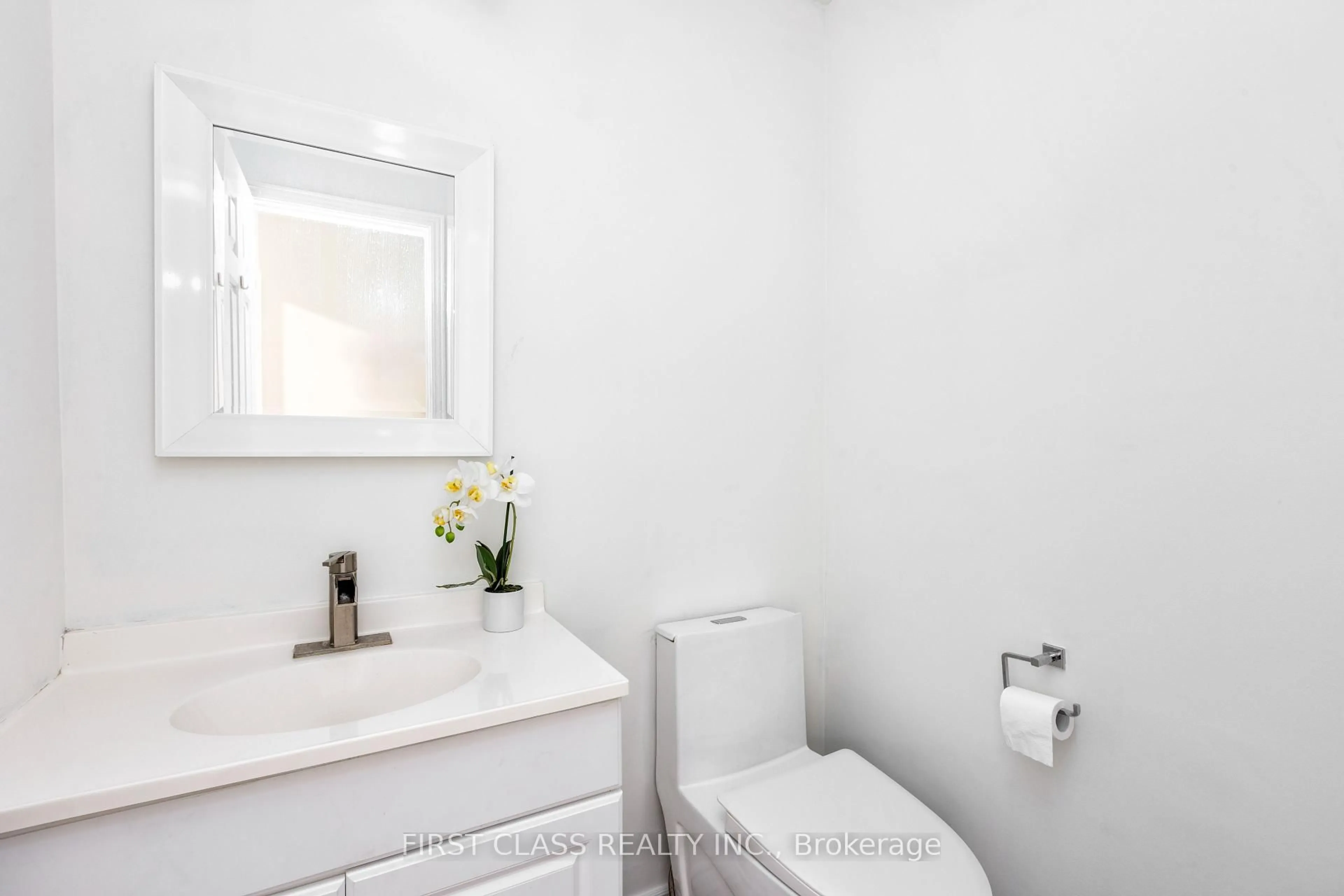 Standard bathroom, ceramic/tile floor for 5 Radford Cres, Markham Ontario L3P 4A2