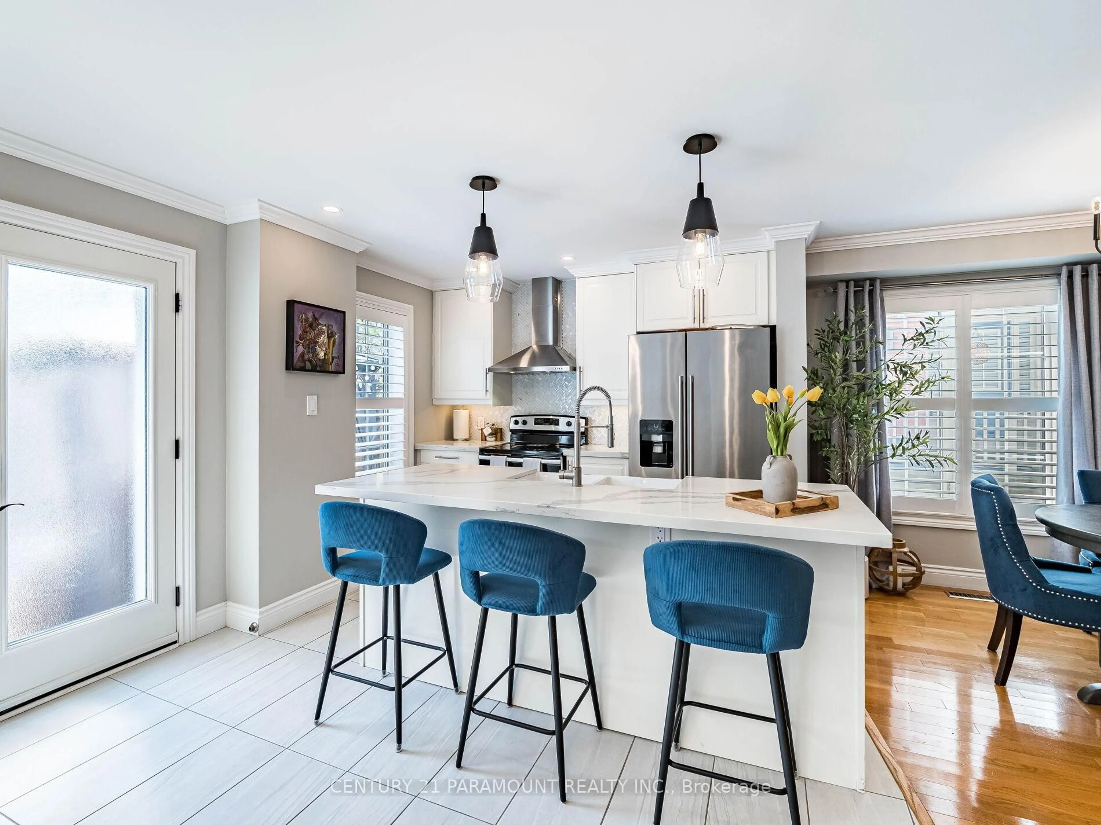 Open concept kitchen, unknown for 347 John West Way, Aurora Ontario L4G 7J7