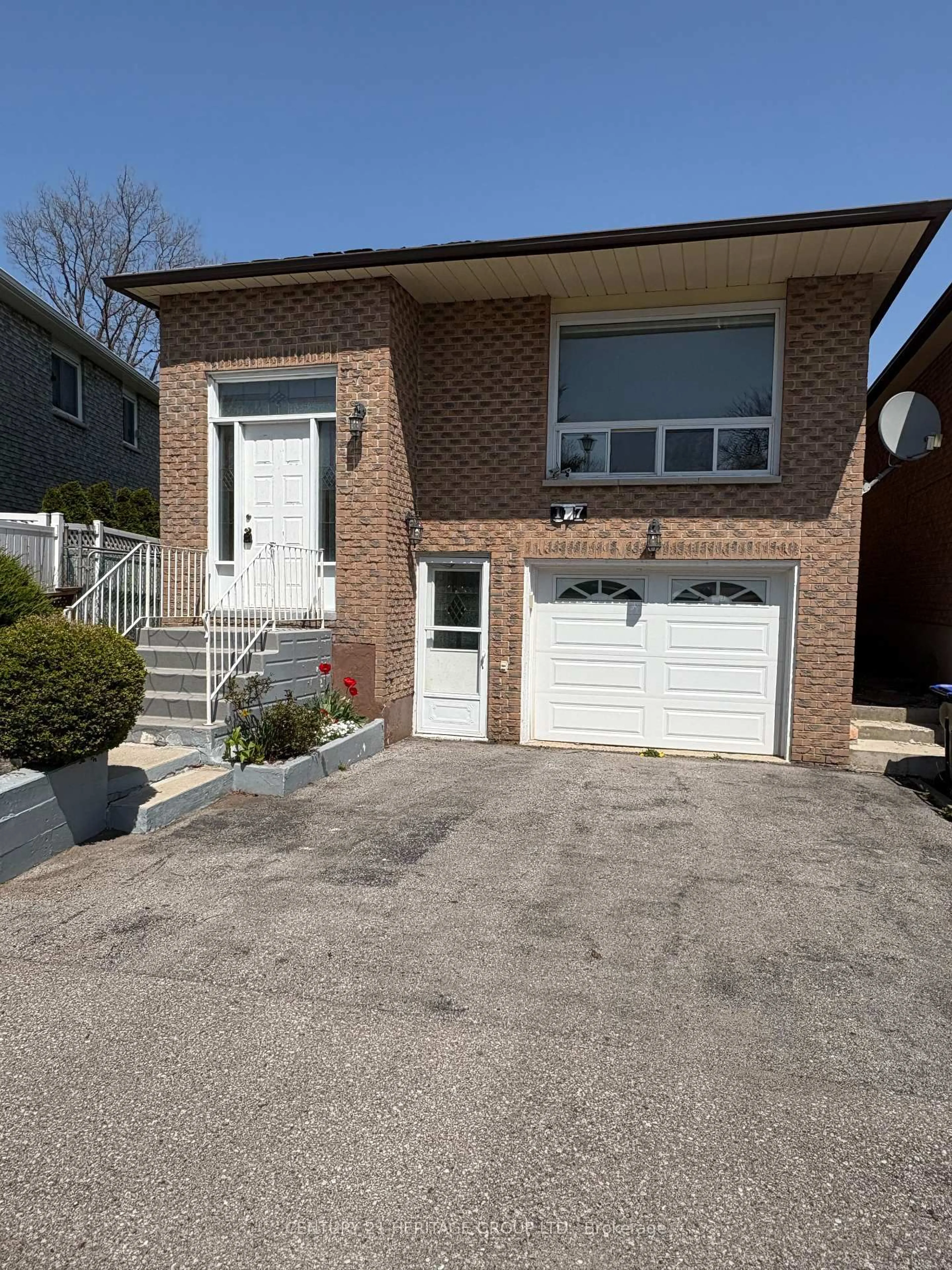 Home with brick exterior material, street for 117 Maplegrove Ave, Bradford West Gwillimbury Ontario L3Z 1R9