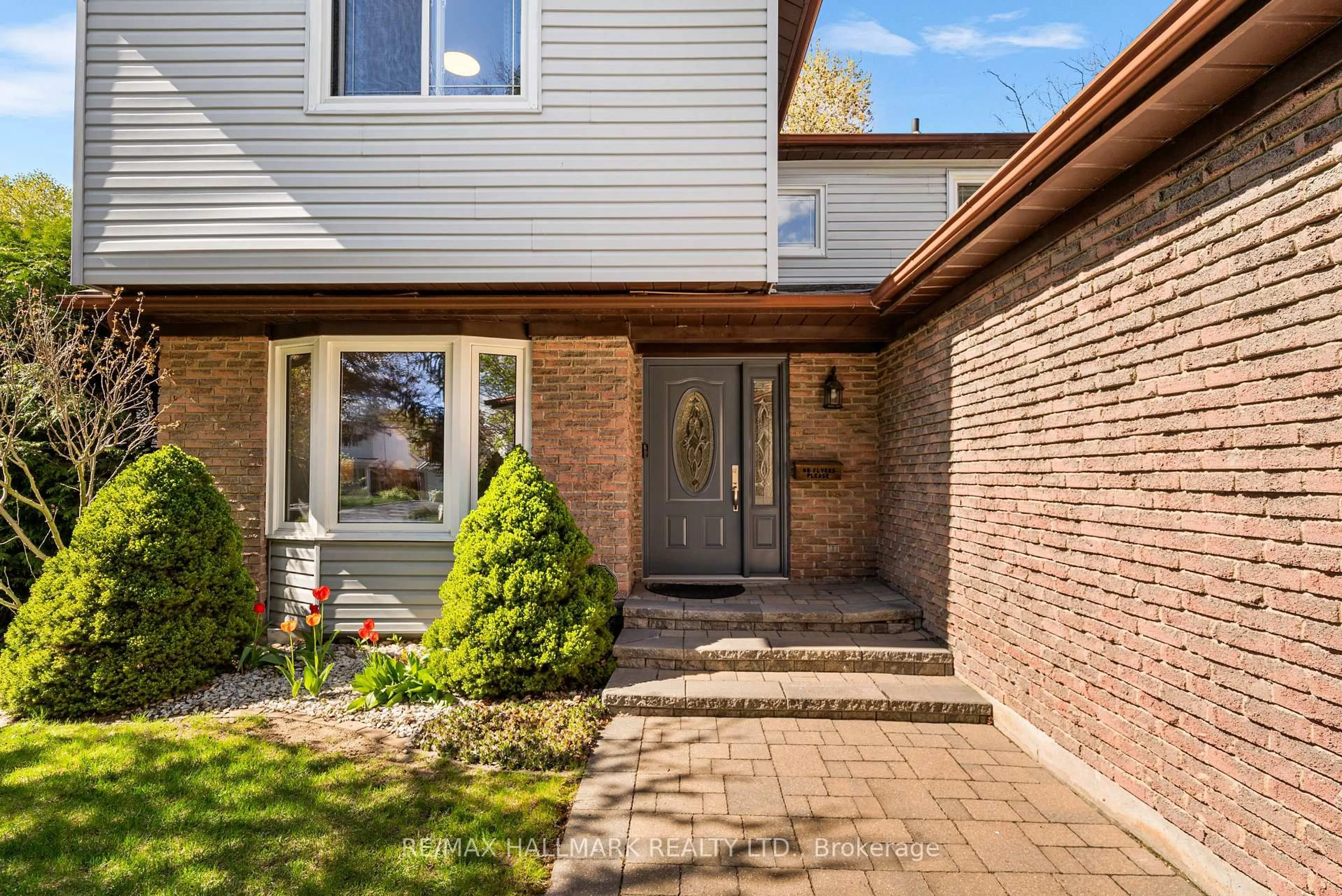Home with brick exterior material, street for 28 Drumern Cres, Richmond Hill Ontario L4C 5H8