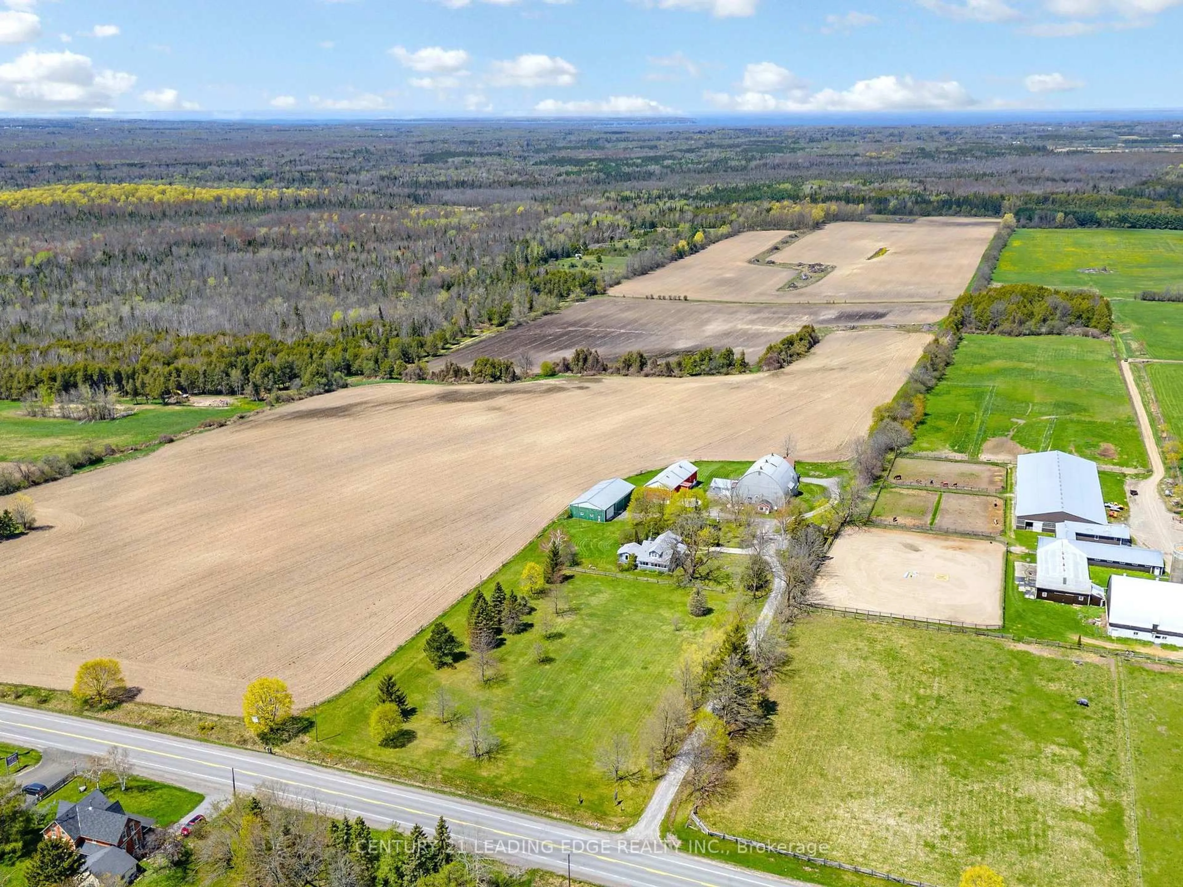 A pic from outside/outdoor area/front of a property/back of a property/a pic from drone, unknown for 362 Victoria Rd, Georgina Ontario L0E 1N0