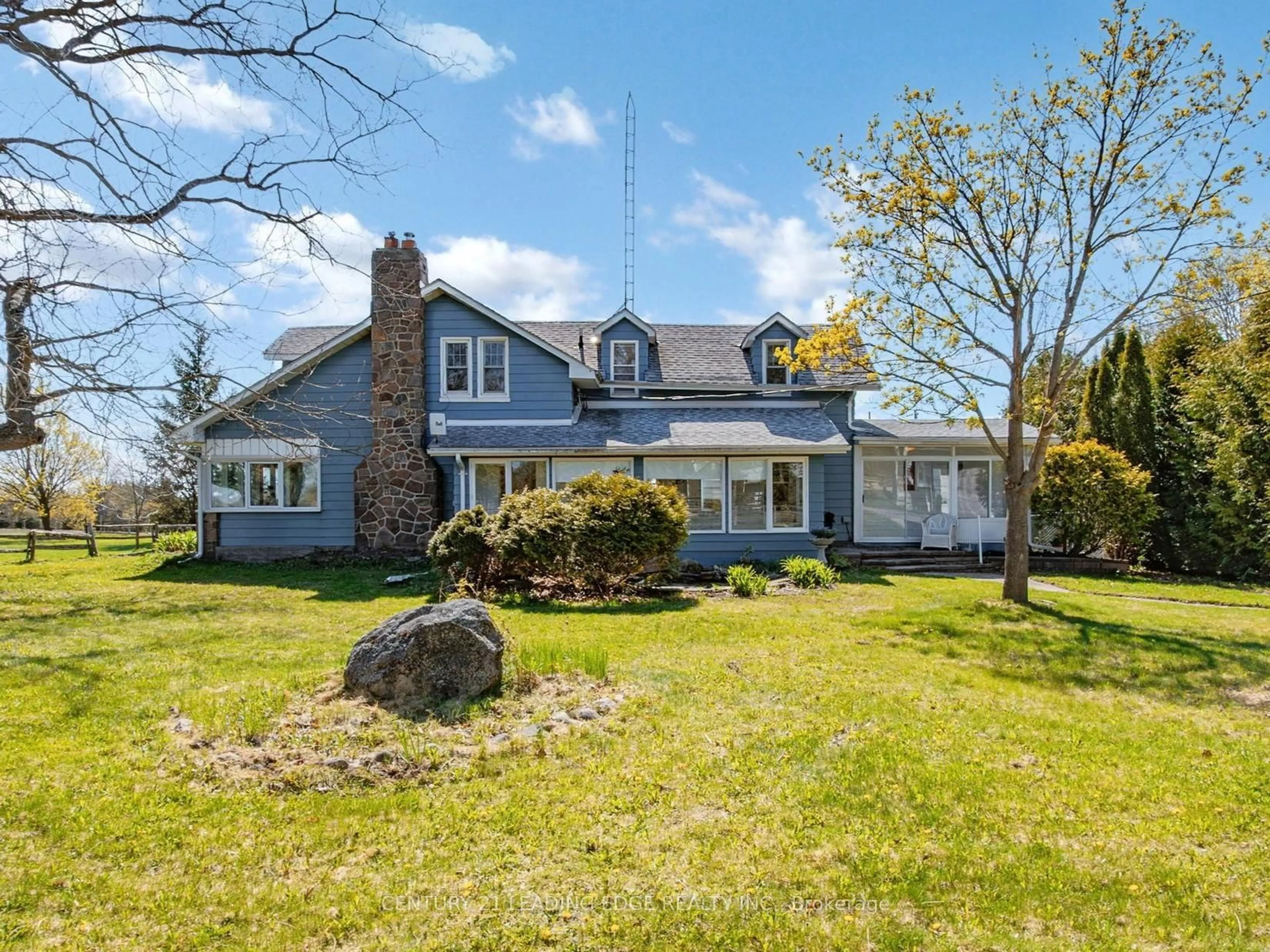 A pic from outside/outdoor area/front of a property/back of a property/a pic from drone, unknown for 362 Victoria Rd, Georgina Ontario L0E 1N0