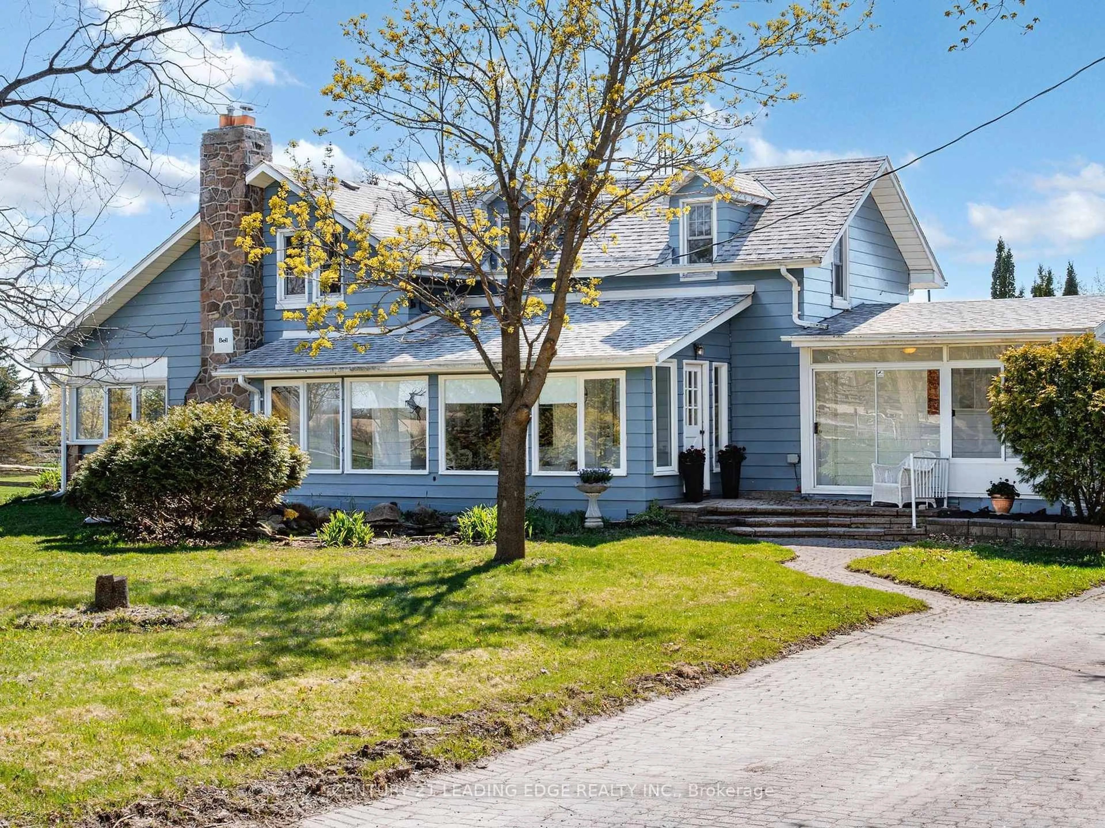 Home with vinyl exterior material, street for 362 Victoria Rd, Georgina Ontario L0E 1N0