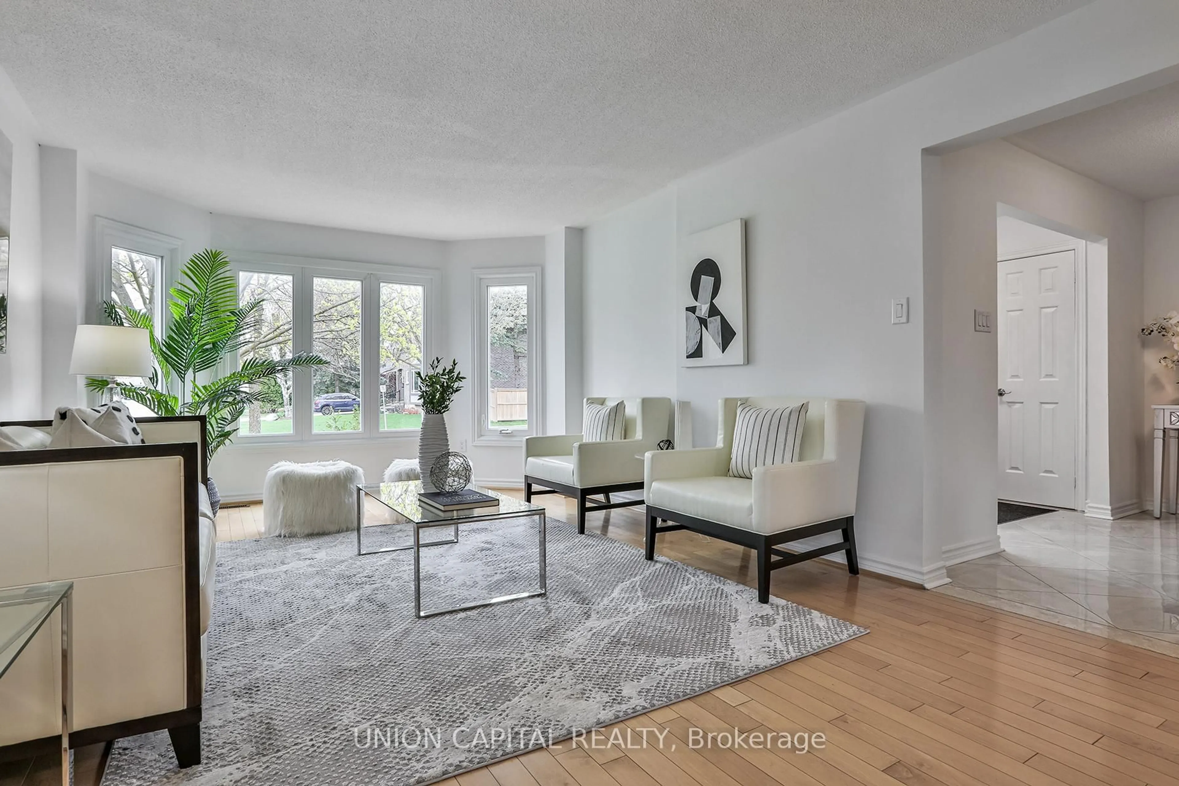 Living room with furniture, unknown for 29 Ashfield Dr, Richmond Hill Ontario L4E 2L6