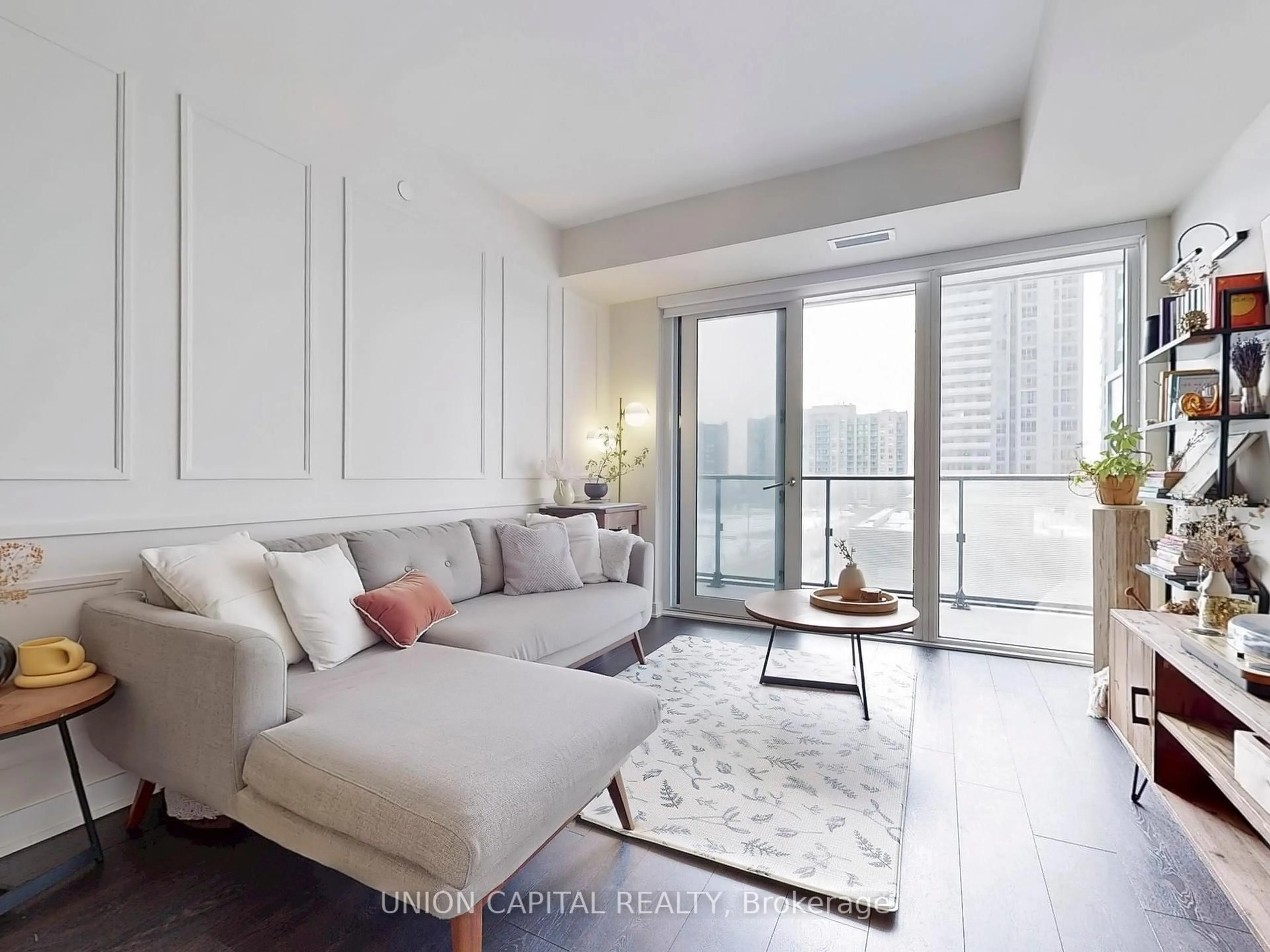 Living room with furniture, unknown for 105 Oneida Cres #405, Richmond Hill Ontario L4B 0H6