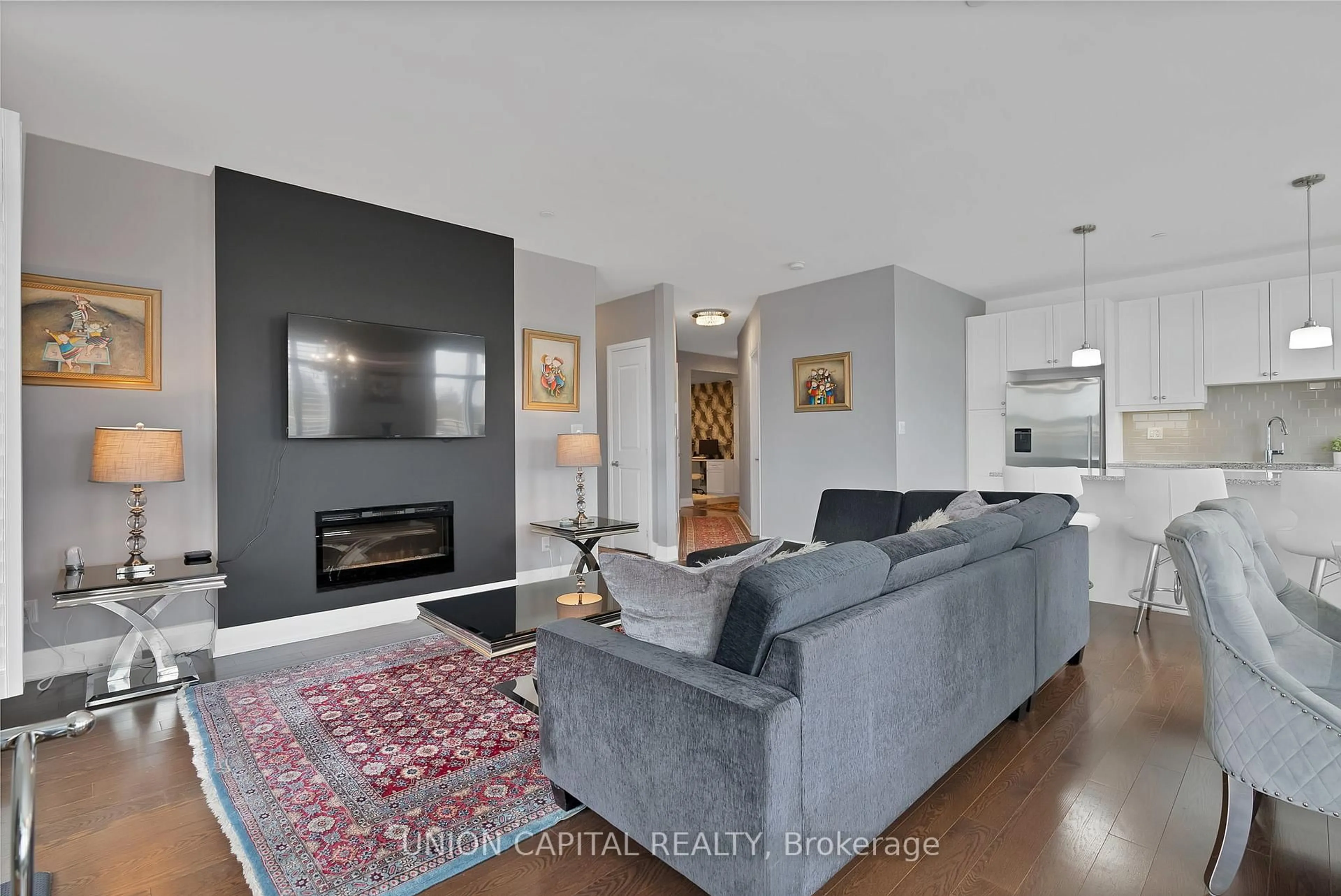 Living room with furniture, unknown for 15277 Yonge St #505, Aurora Ontario L4G 1N6
