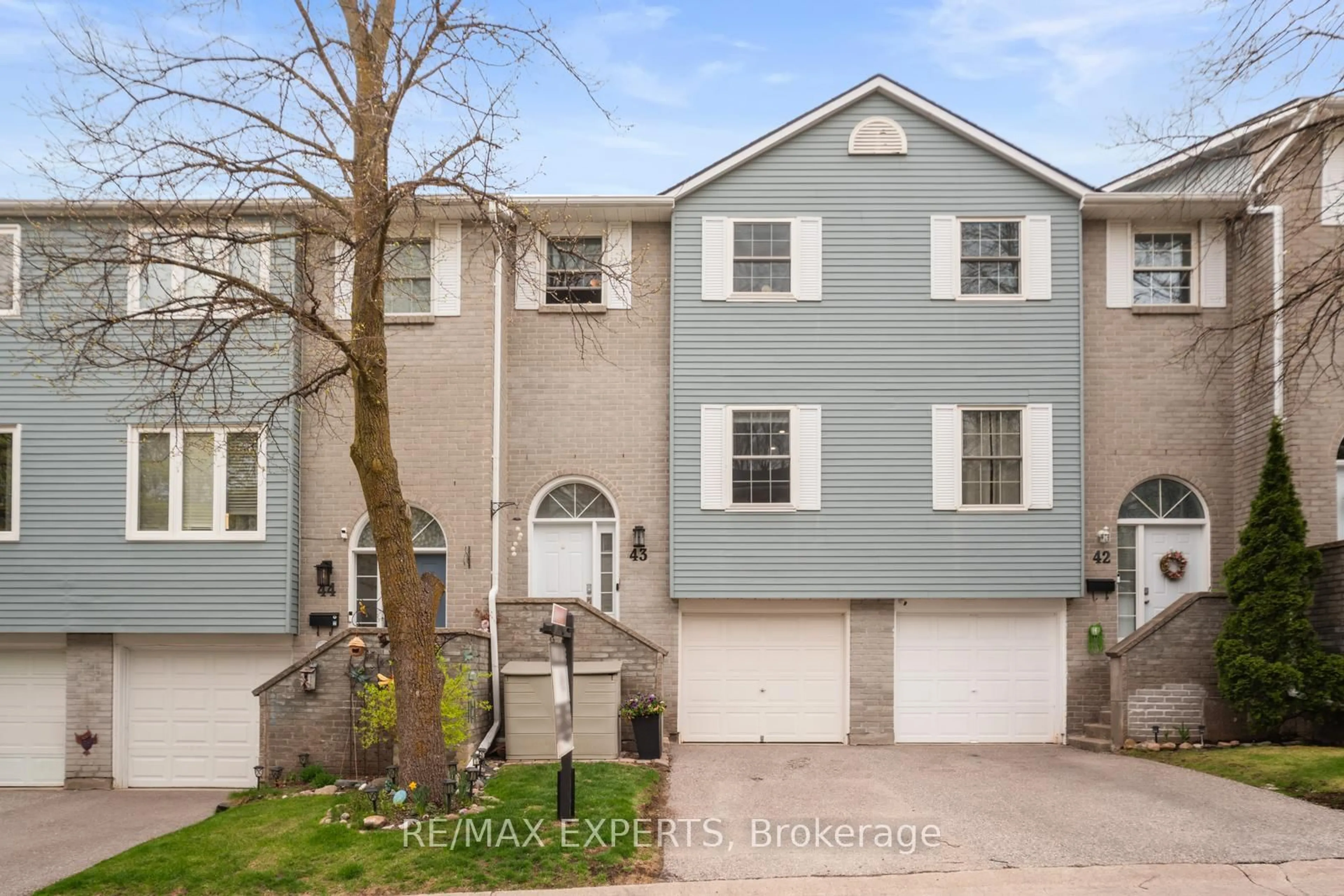Unknown for 43 Harmony Circ, Bradford West Gwillimbury Ontario L3Z 2T9