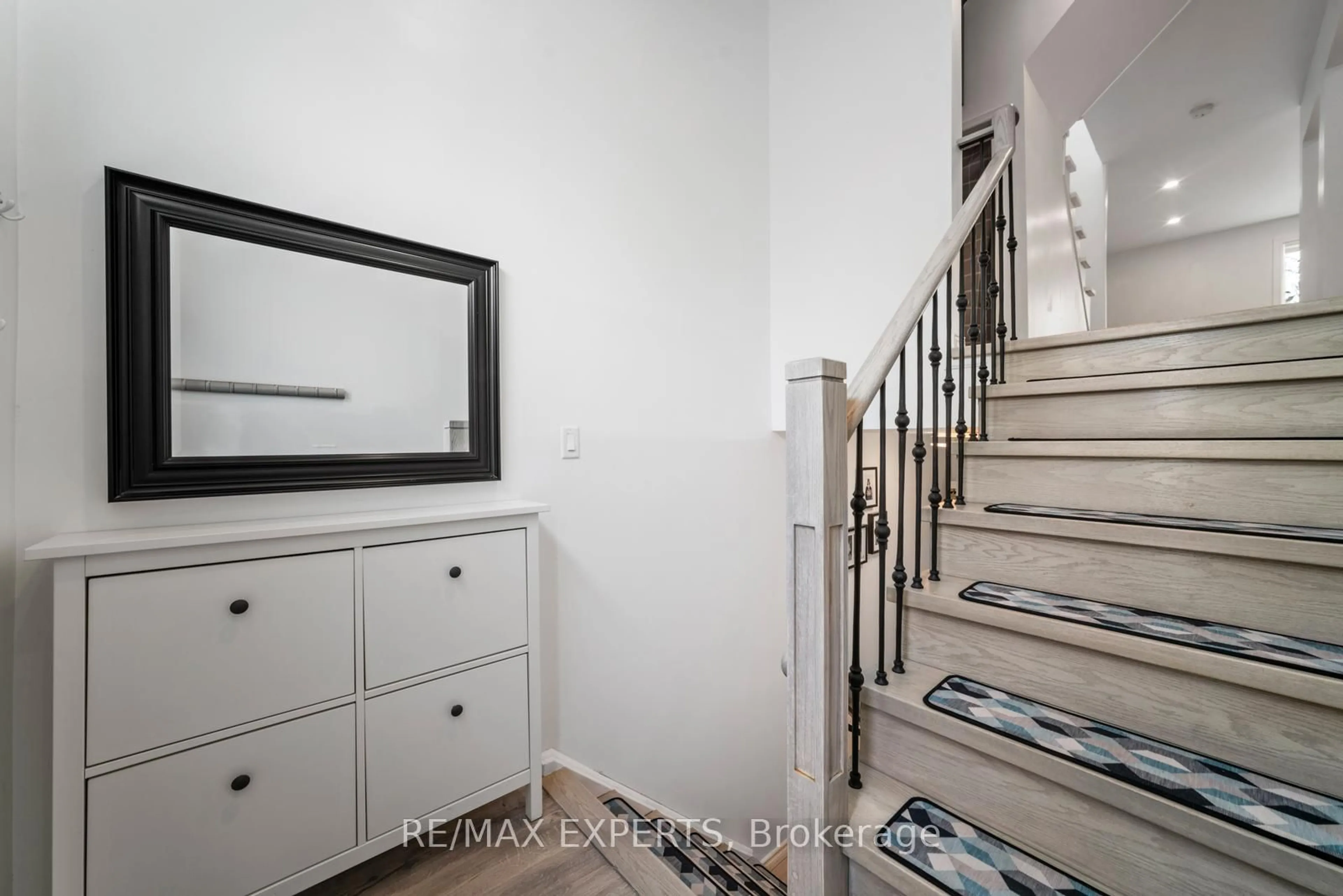 Stairs for 43 Harmony Circ, Bradford West Gwillimbury Ontario L3Z 2T9