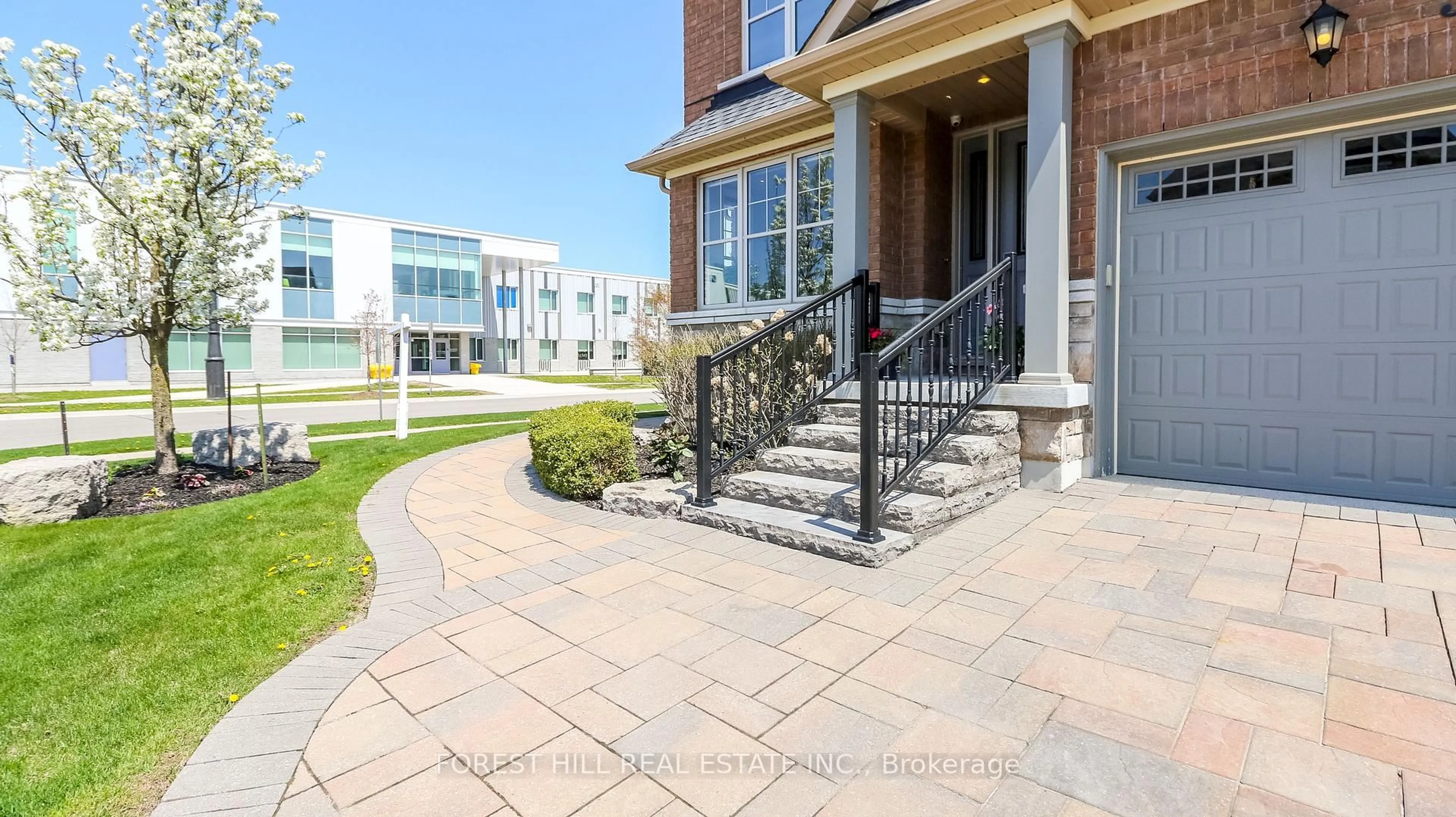Patio, street for 59 Leith Dr, Bradford West Gwillimbury Ontario L3Z 0V6