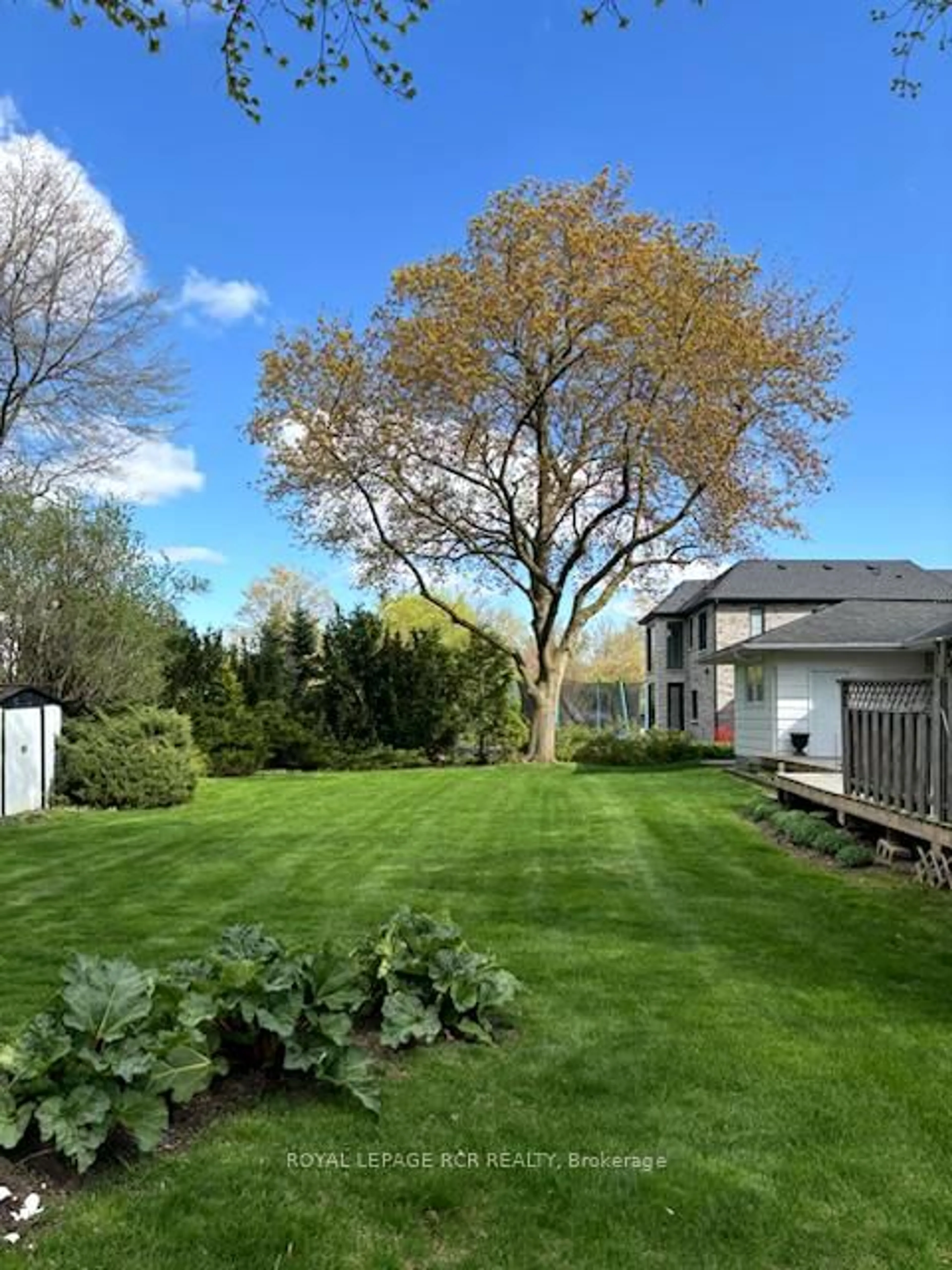 A pic from outside/outdoor area/front of a property/back of a property/a pic from drone, forest/trees view for 47 Elizabeth Dr, King Ontario L0G 1N0
