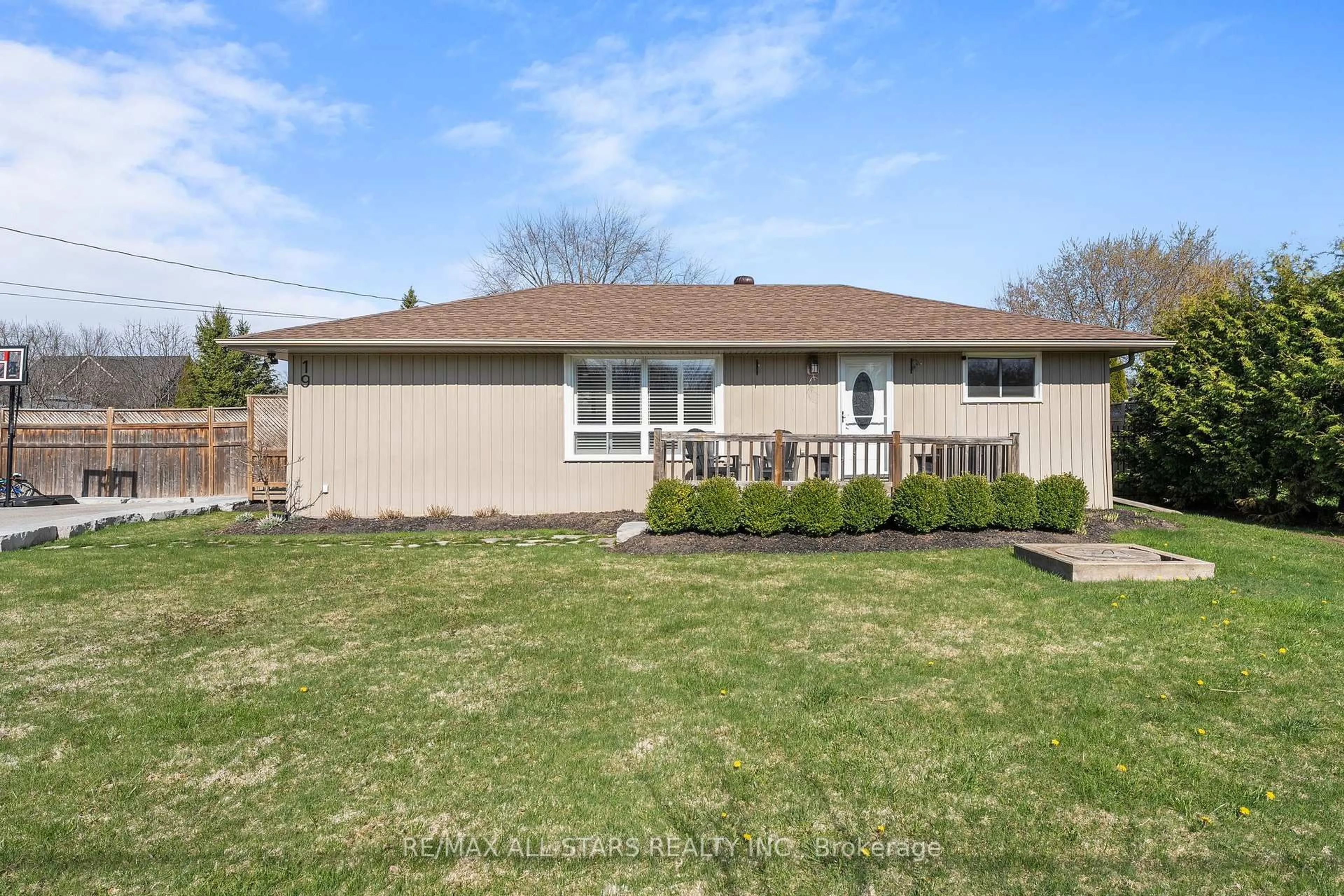Home with vinyl exterior material, street for 19 Joel Ave, Georgina Ontario L0E 1S0