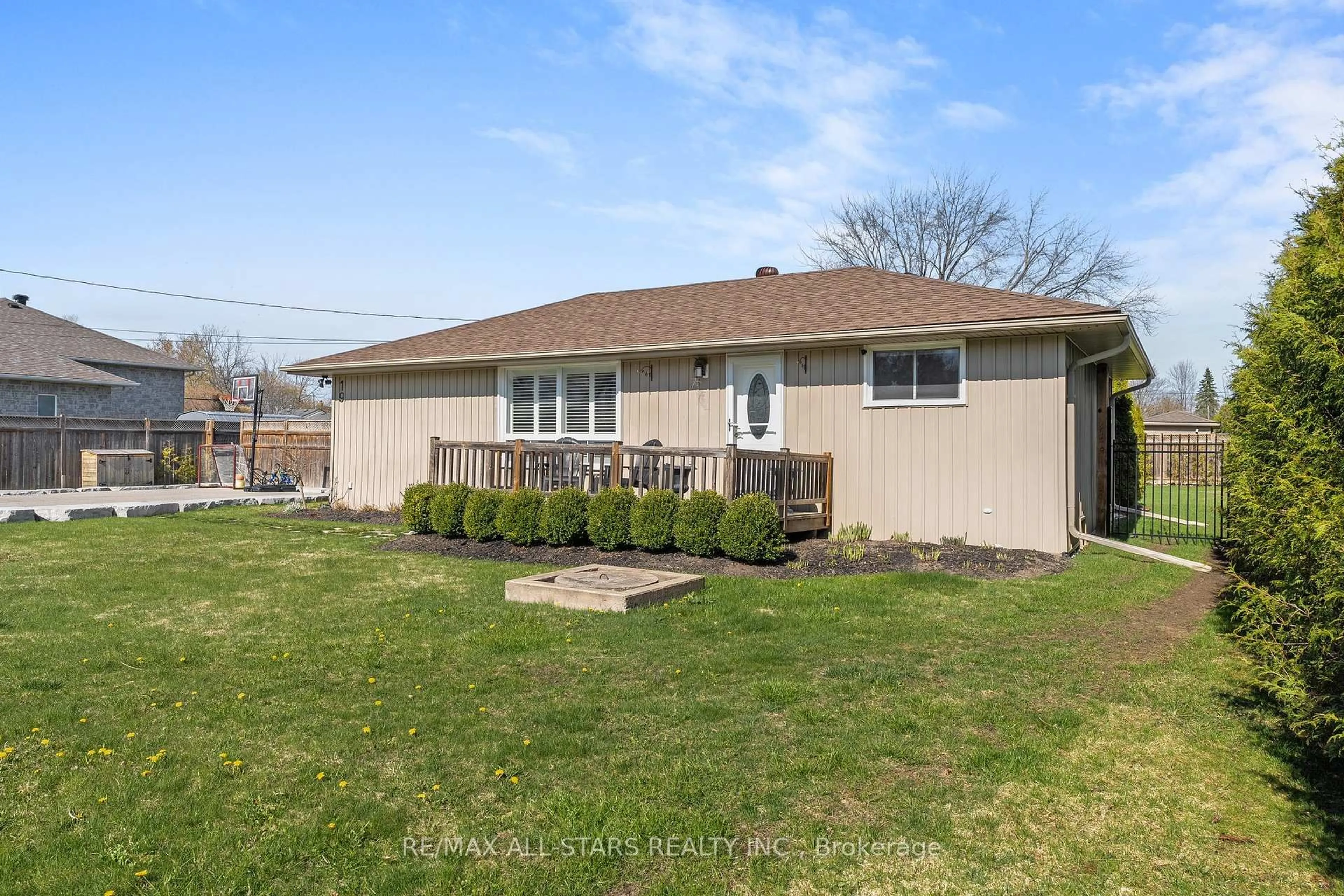 Home with vinyl exterior material, street for 19 Joel Ave, Georgina Ontario L0E 1S0