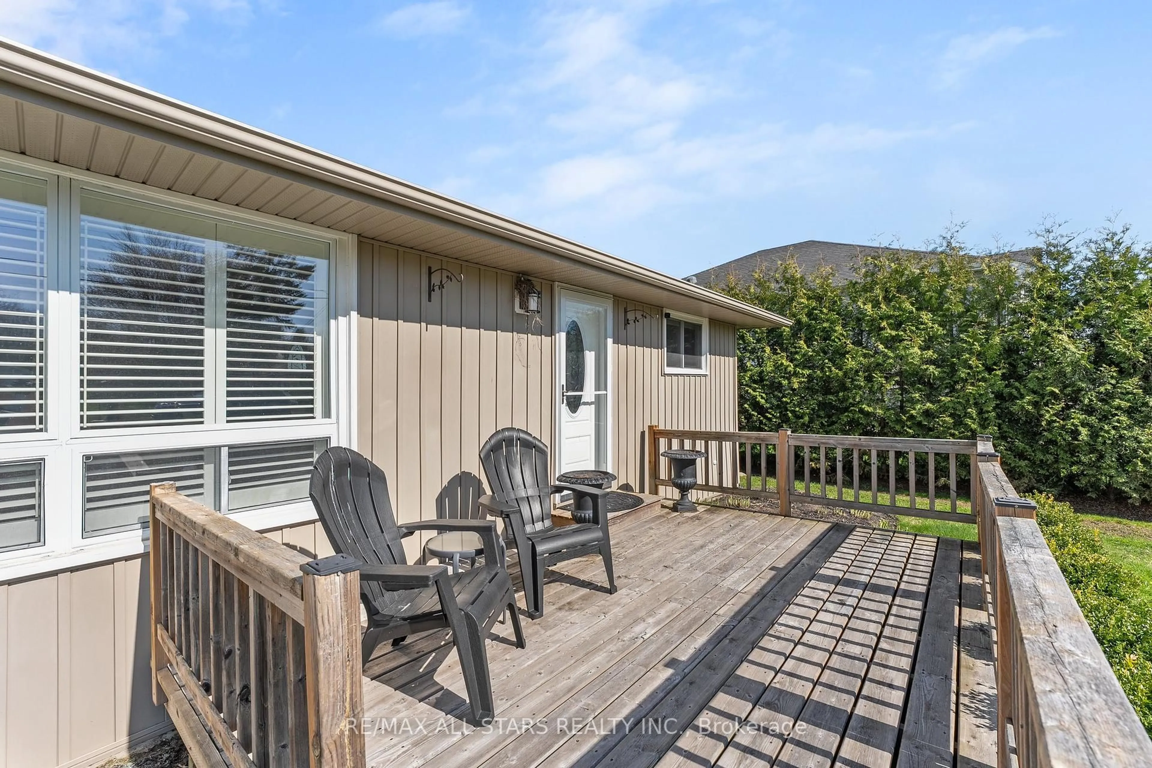Patio, water/lake/river/ocean view for 19 Joel Ave, Georgina Ontario L0E 1S0
