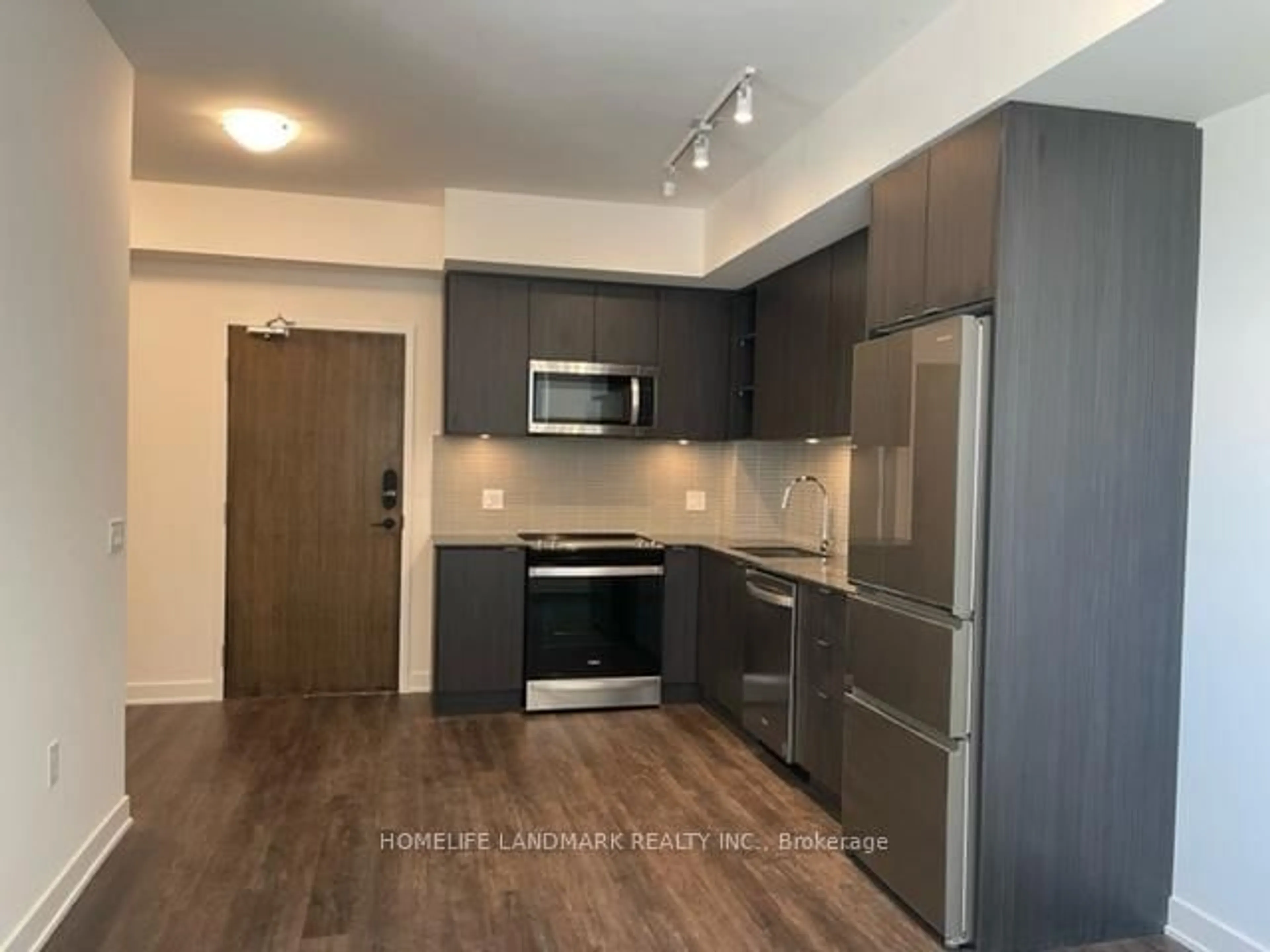 Standard kitchen, unknown for 100 Eagle Rock Way #103, Vaughan Ontario L6A 5B9