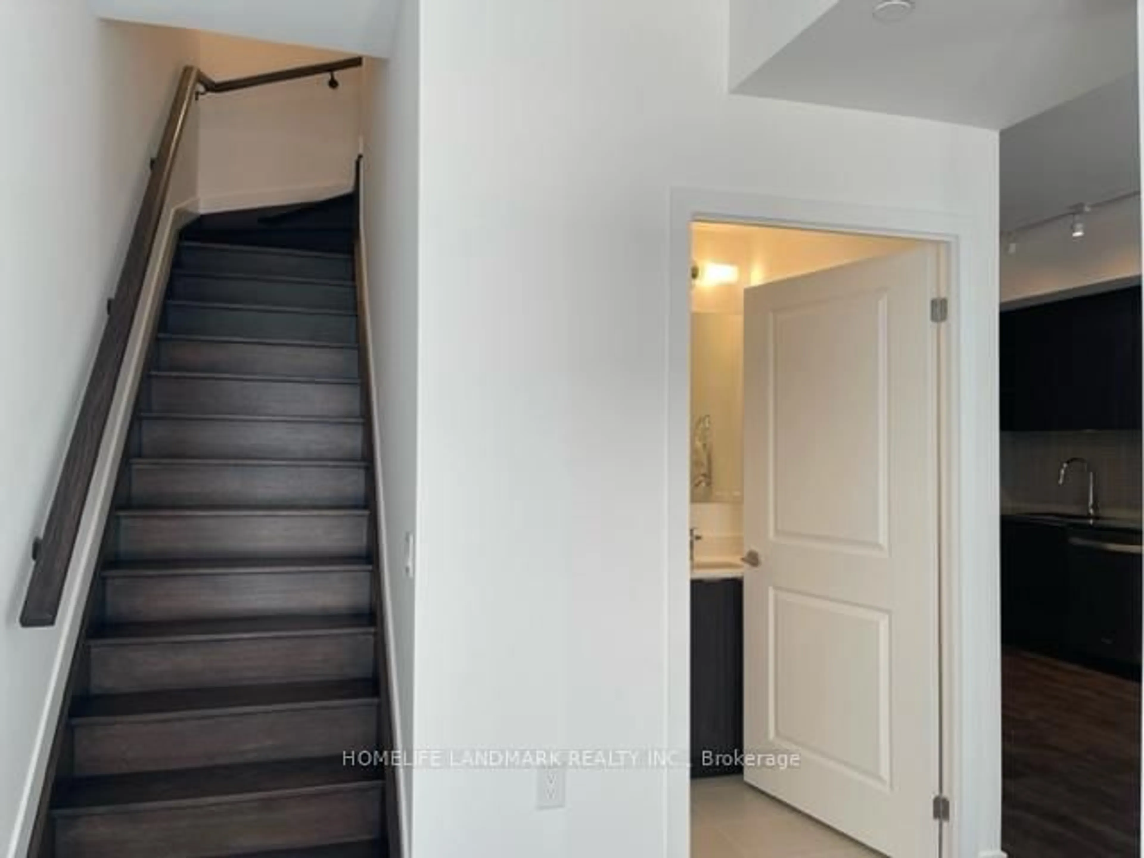 Unknown for 100 Eagle Rock Way #103, Vaughan Ontario L6A 5B9