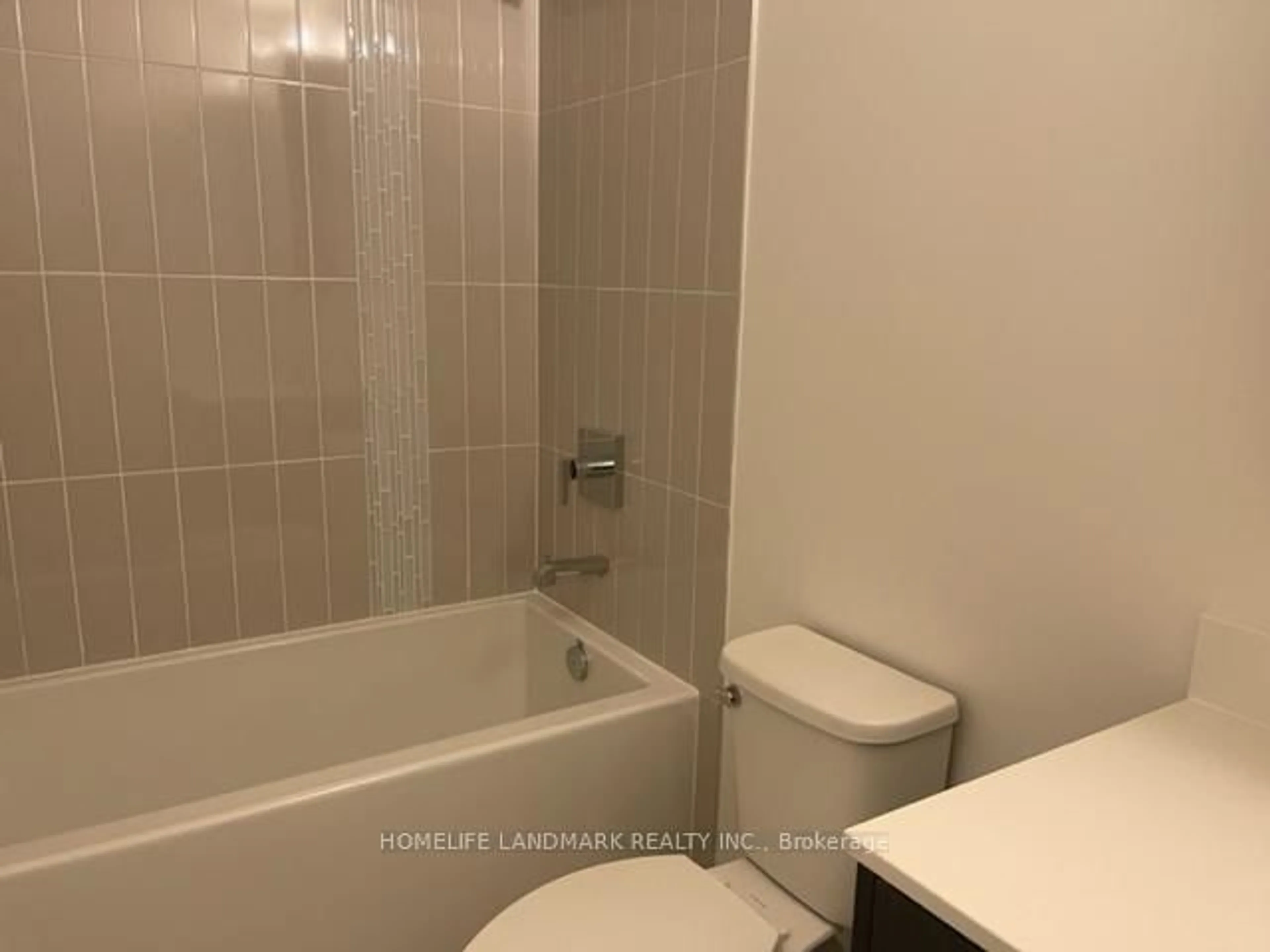 Standard bathroom, ceramic/tile floor for 100 Eagle Rock Way #103, Vaughan Ontario L6A 5B9