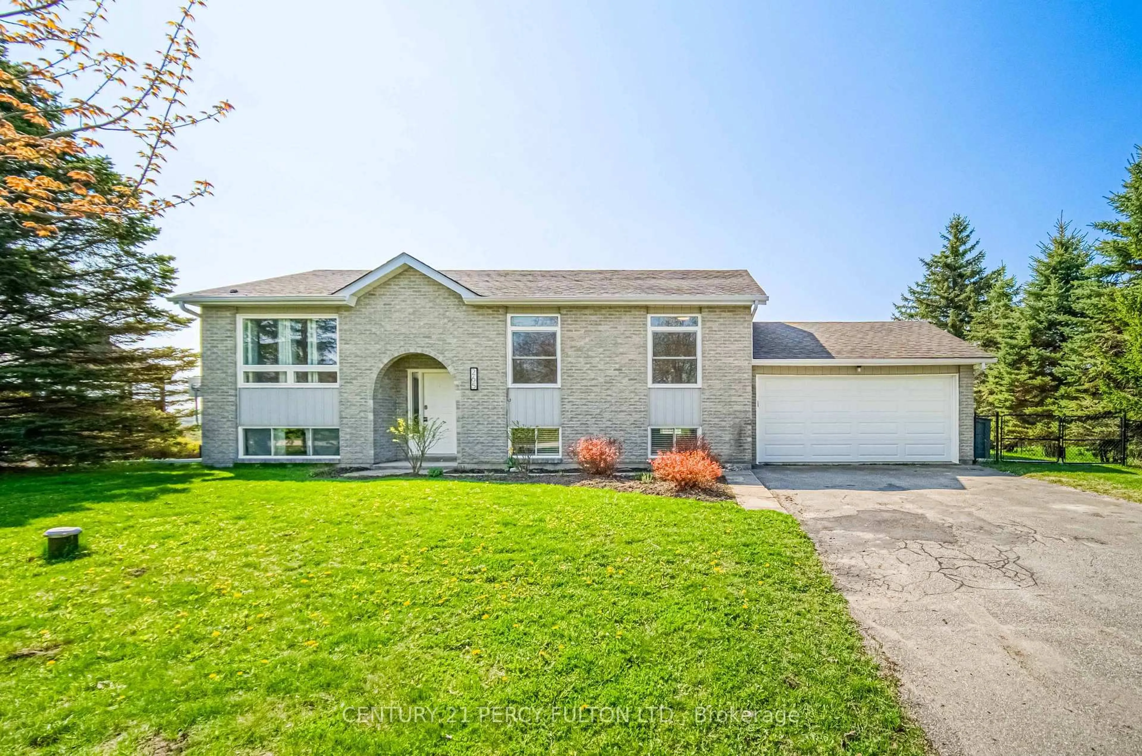Home with vinyl exterior material, street for 265 Zephyr Rd, Uxbridge Ontario L0E 1T0