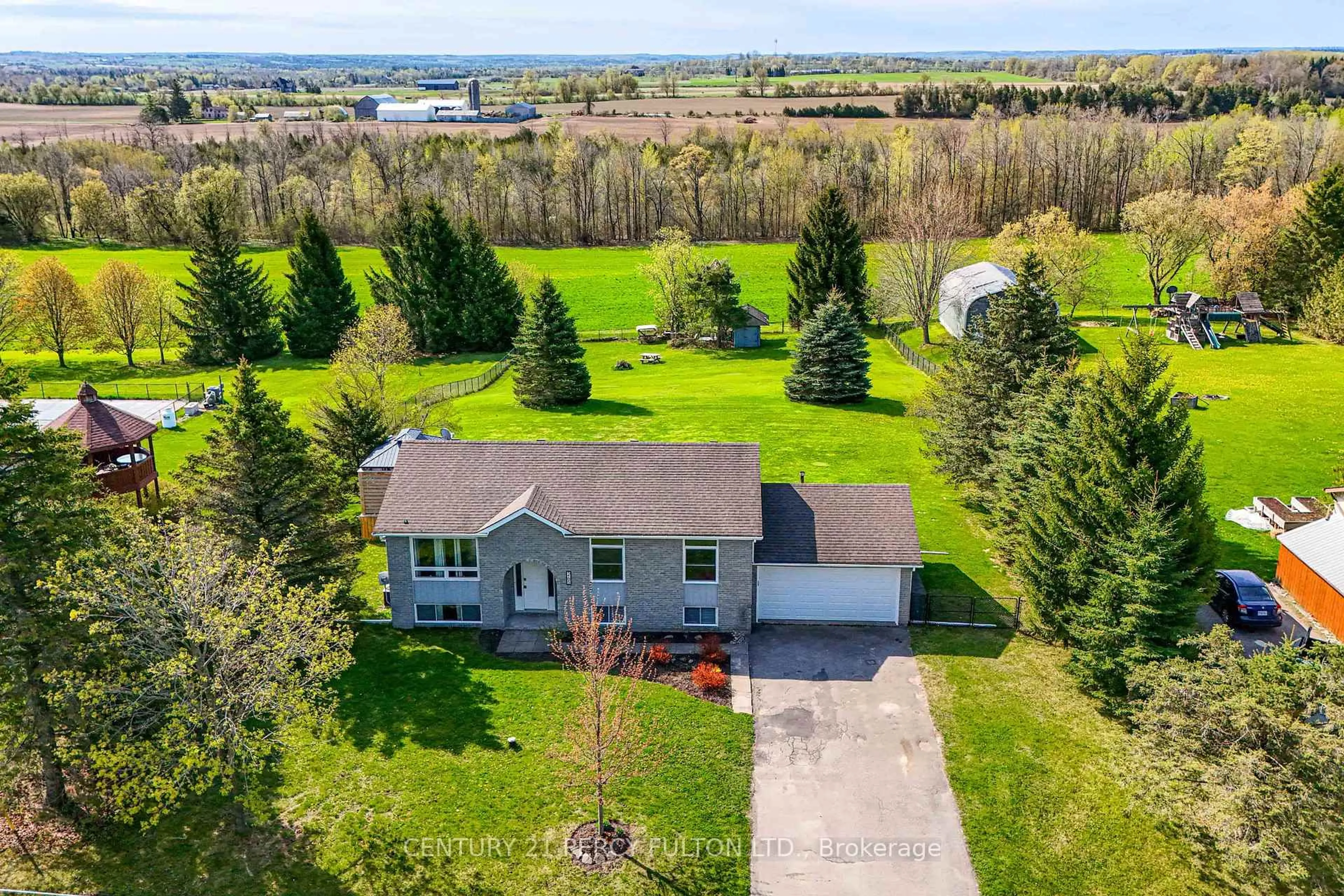 A pic from outside/outdoor area/front of a property/back of a property/a pic from drone, water/lake/river/ocean view for 265 Zephyr Rd, Uxbridge Ontario L0E 1T0