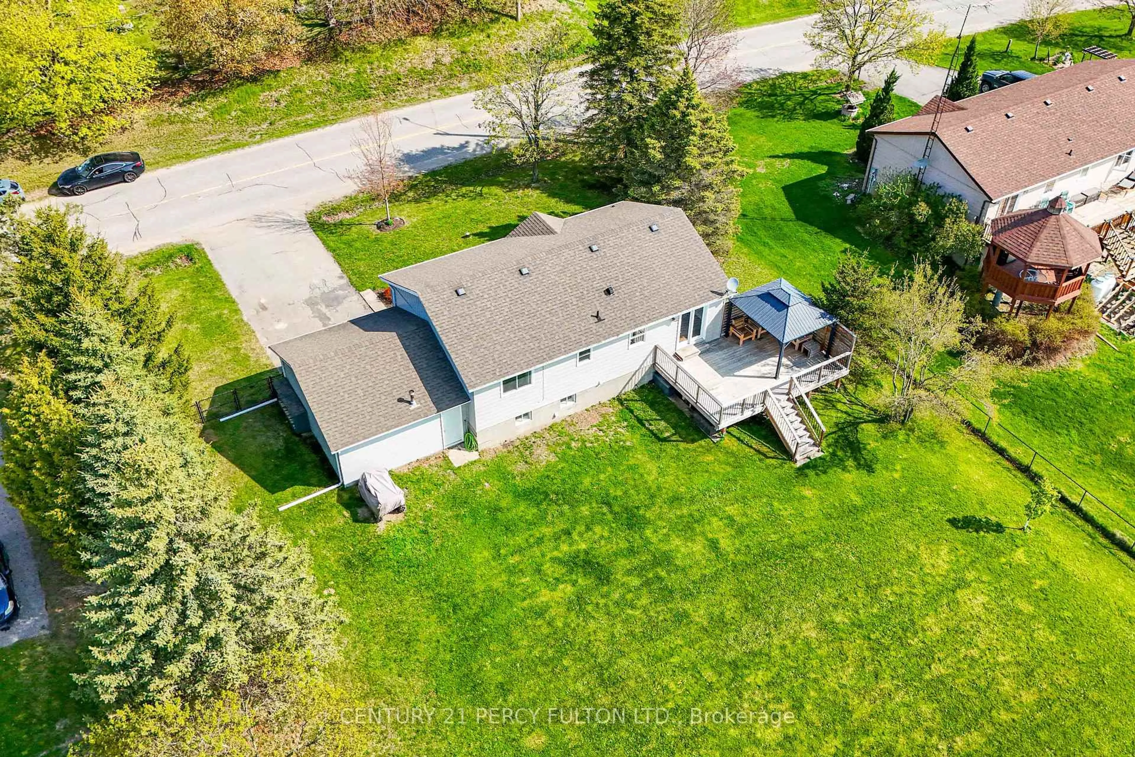 A pic from outside/outdoor area/front of a property/back of a property/a pic from drone, street for 265 Zephyr Rd, Uxbridge Ontario L0E 1T0