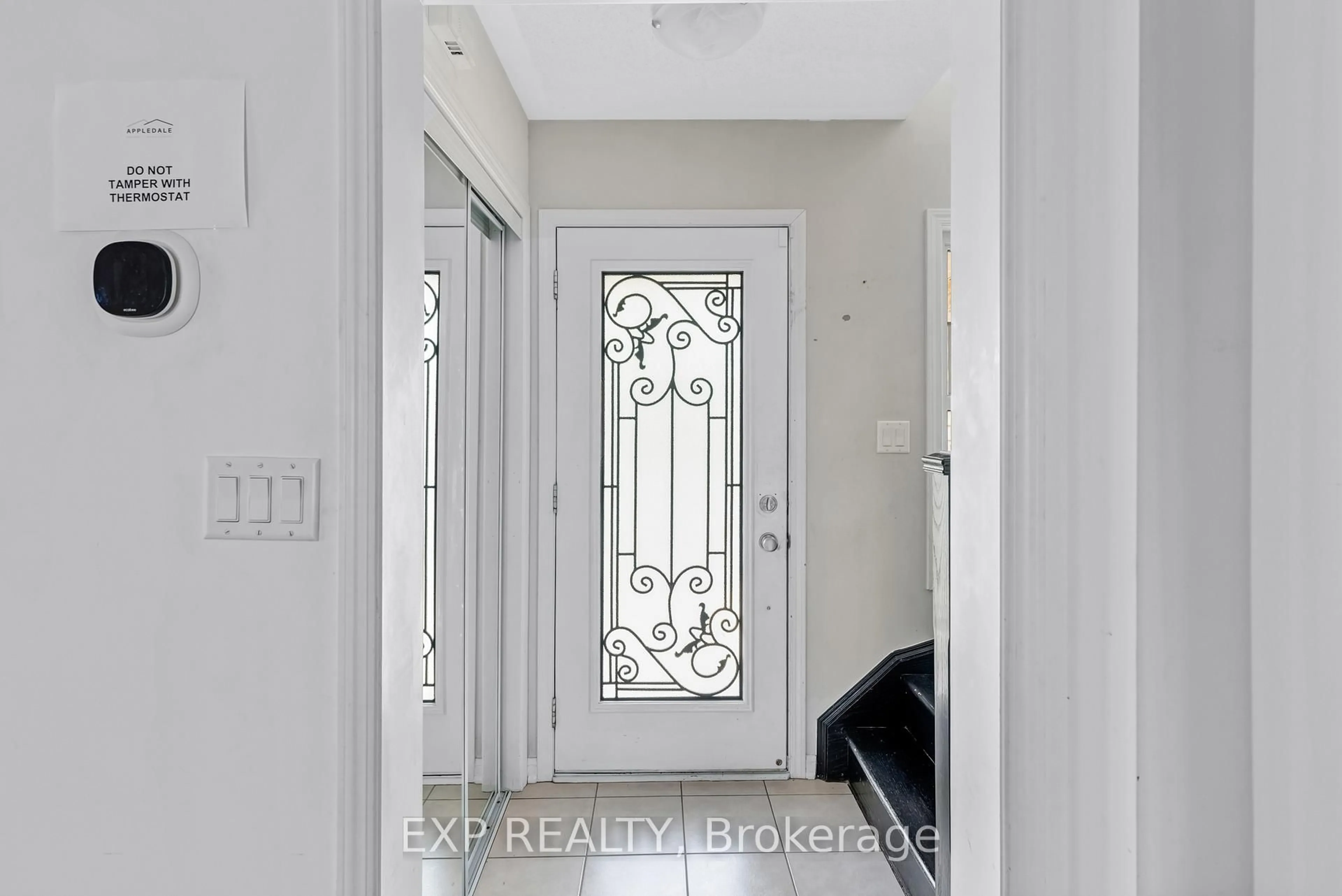 Indoor entryway for 64 Ferris Lane, New Tecumseth Ontario L9R 0J3