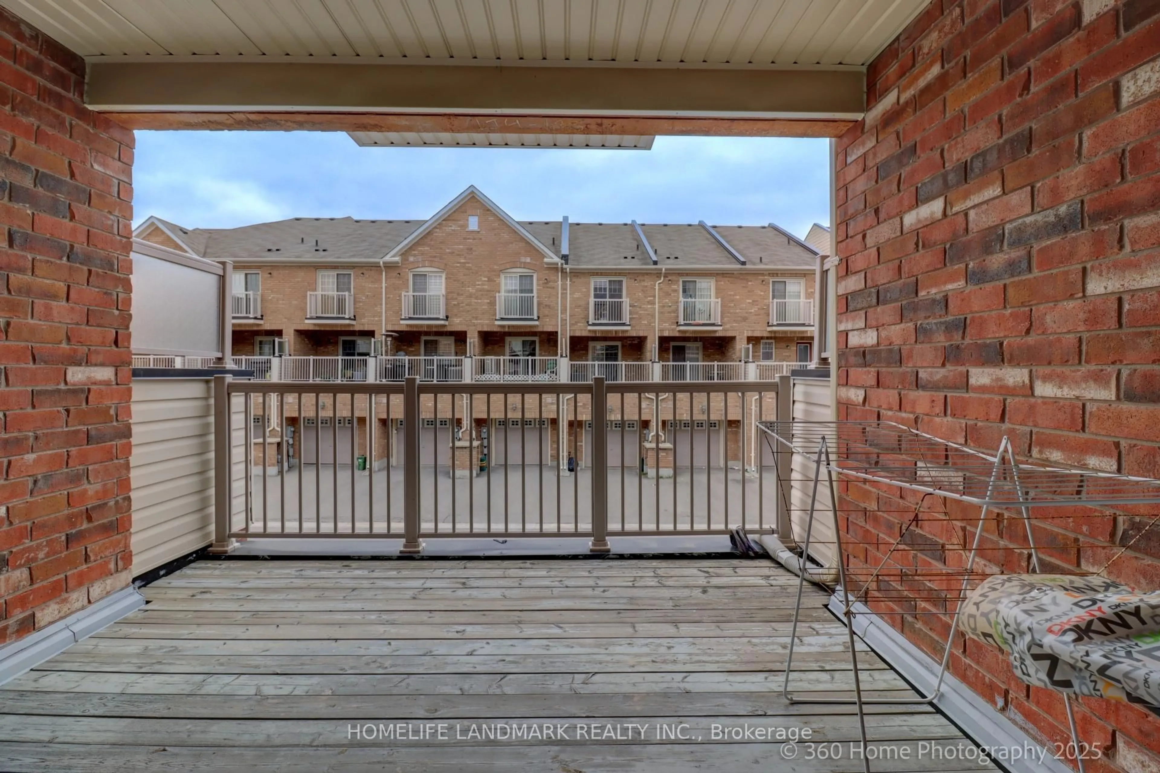 A pic from outside/outdoor area/front of a property/back of a property/a pic from drone, street for 5293 Major Mackenzie Dr, Markham Ontario L6C 0N3