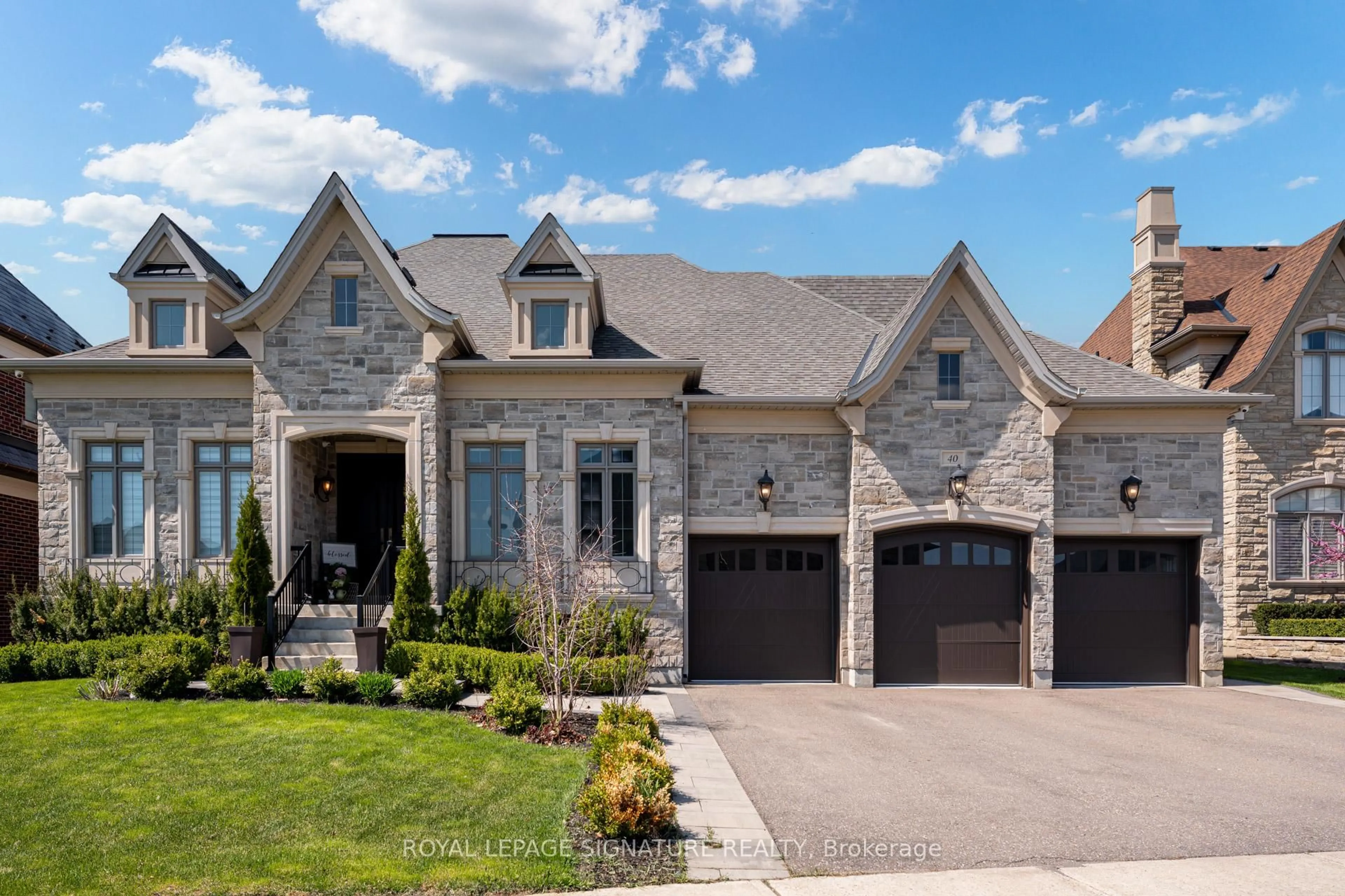 Home with brick exterior material, street for 40 James Stokes Crt, King Ontario L7B 0M8