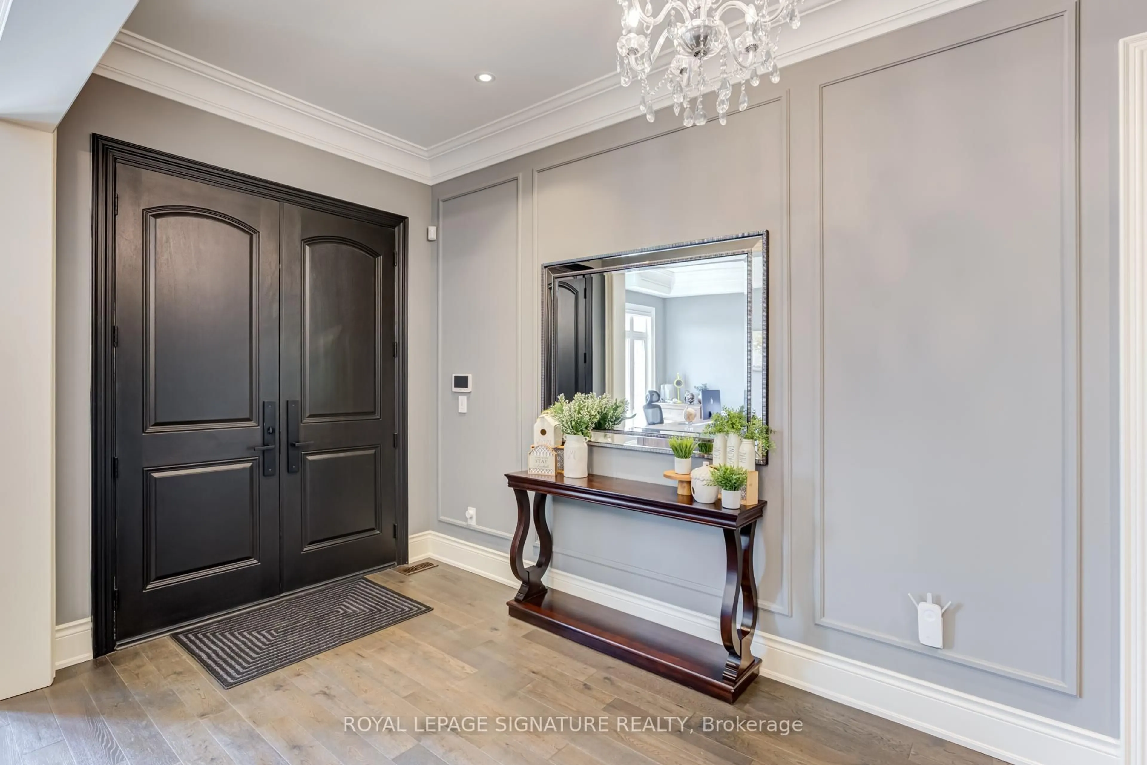Indoor entryway for 40 James Stokes Crt, King Ontario L7B 0M8