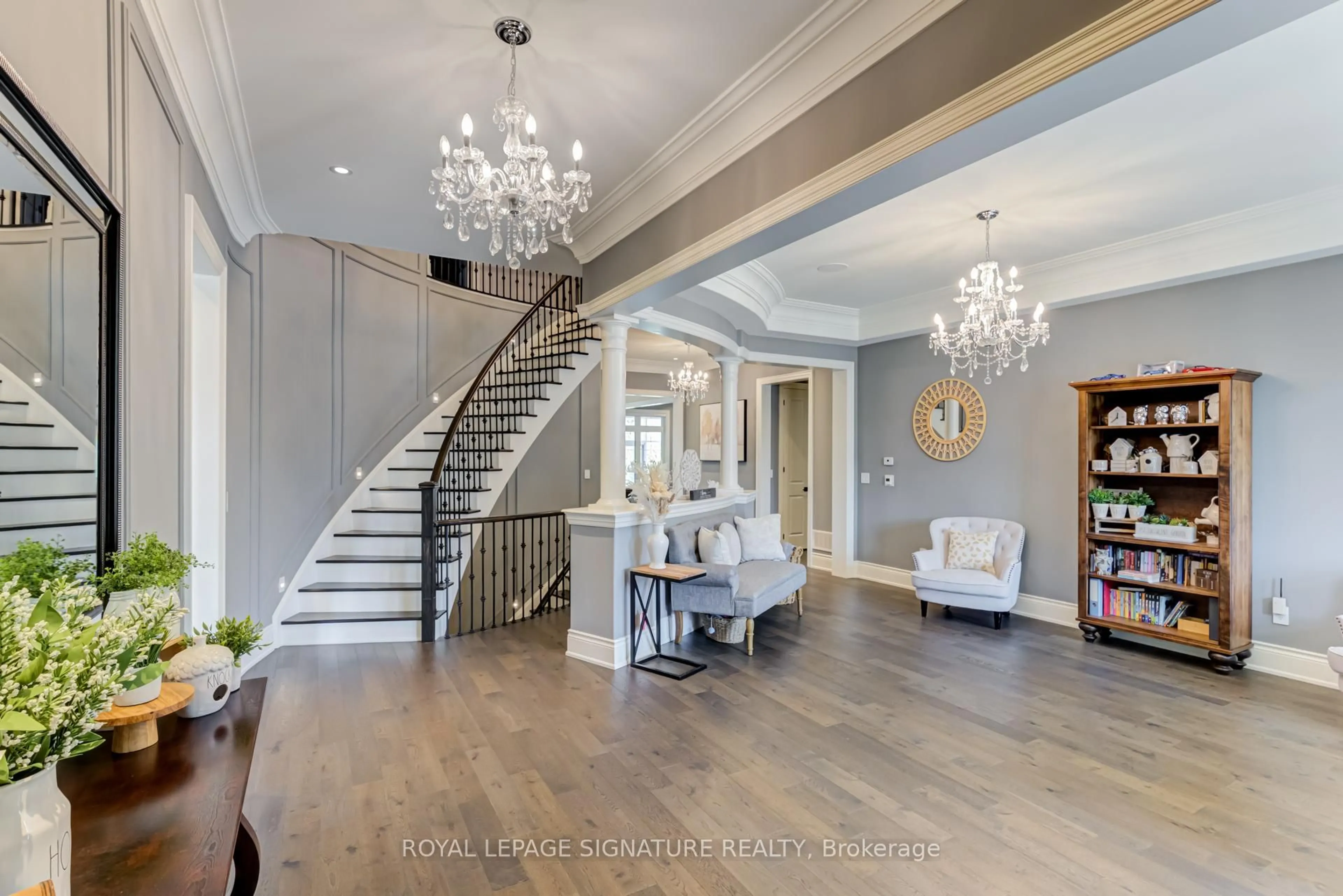 Indoor entryway for 40 James Stokes Crt, King Ontario L7B 0M8