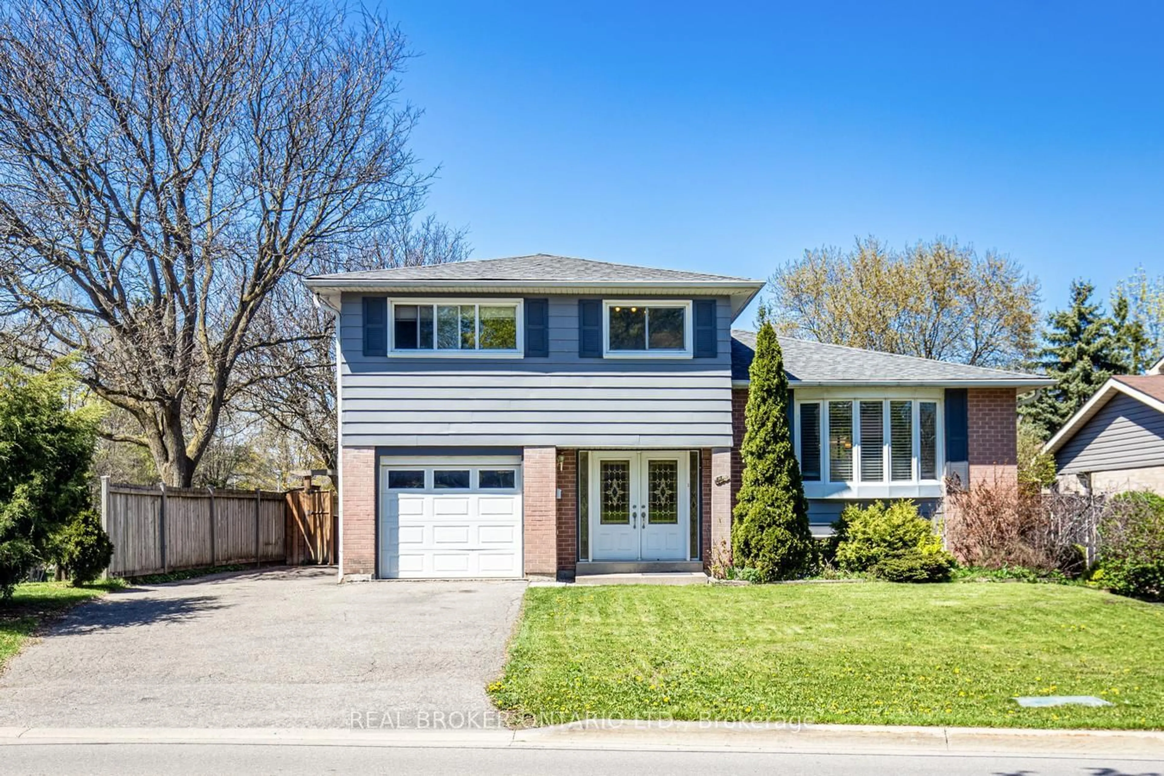 Home with brick exterior material, street for 44 Mark St, Aurora Ontario L4G 3J5